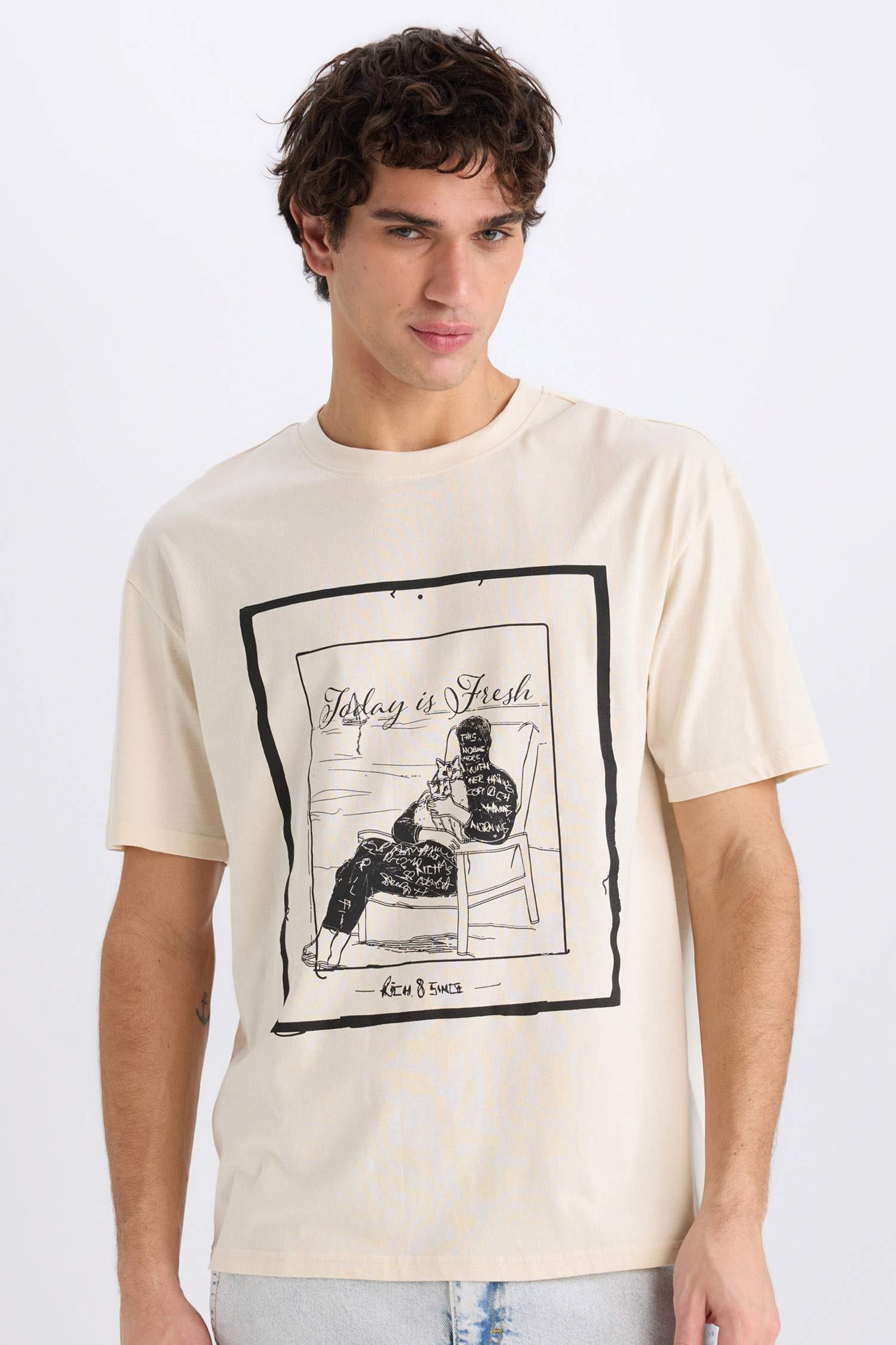 تيشيرت مطبوع أوفر سايز بياخة مستديرة