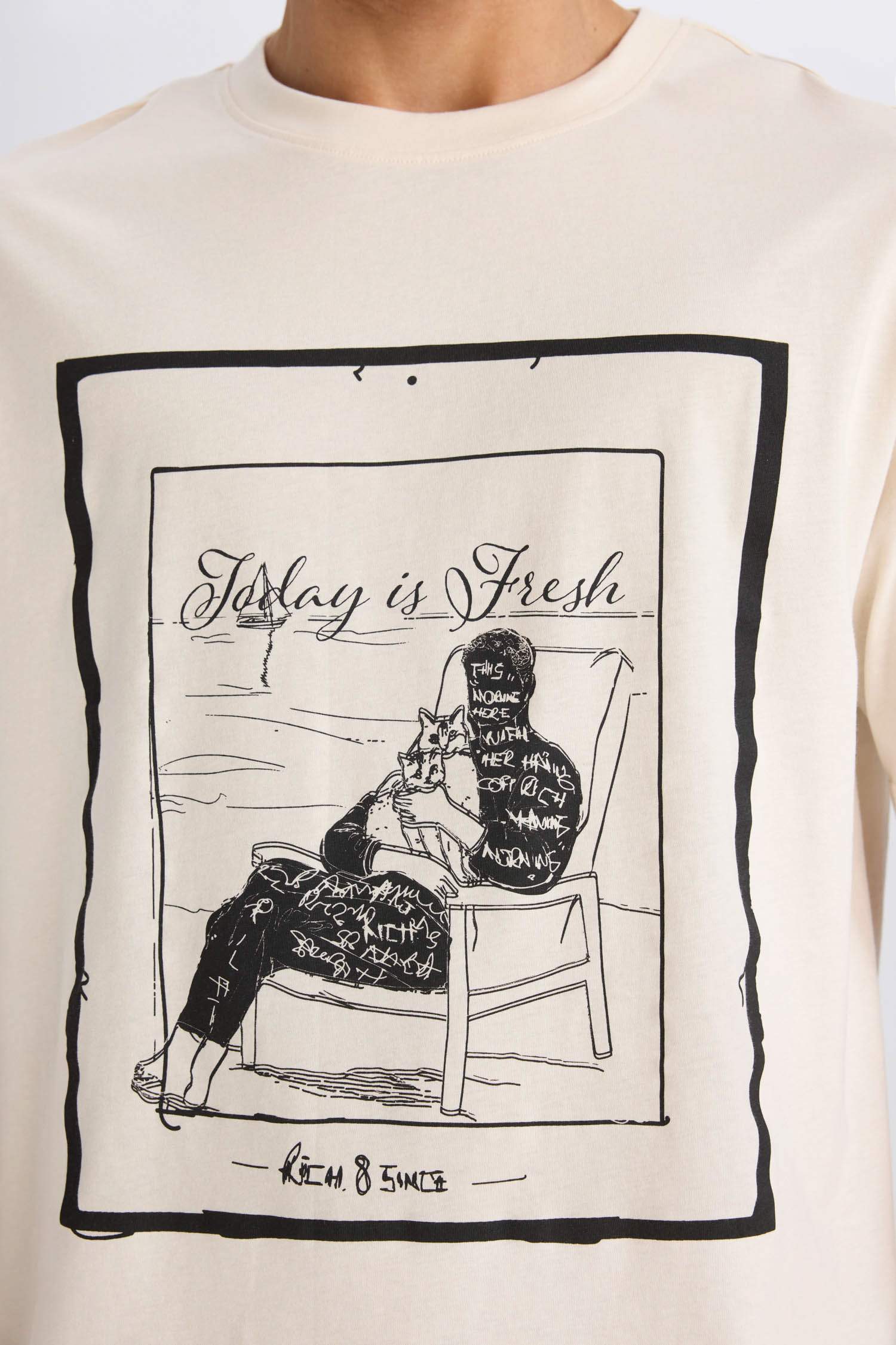 تيشيرت مطبوع أوفر سايز بياخة مستديرة