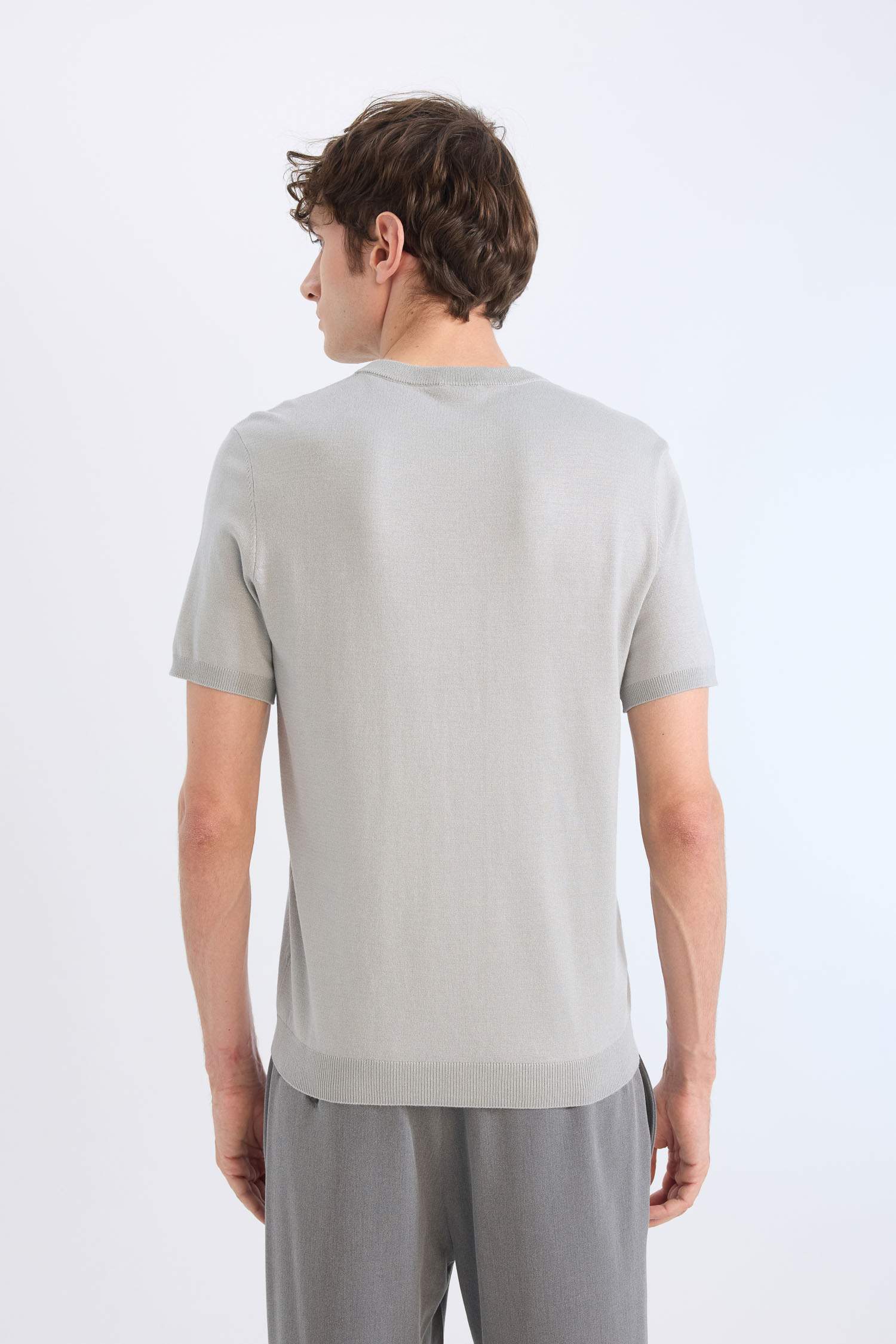 تيشيرت تريكو قصة عادية بياقة مستديرة