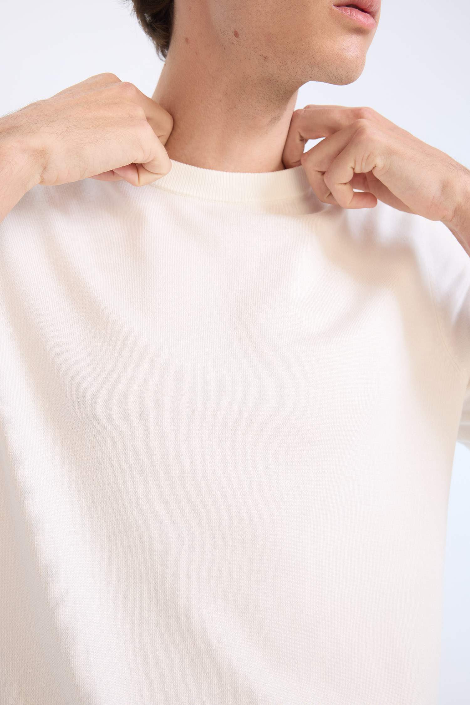 تيشيرت تريكو قصة عادية بياقة مستديرة