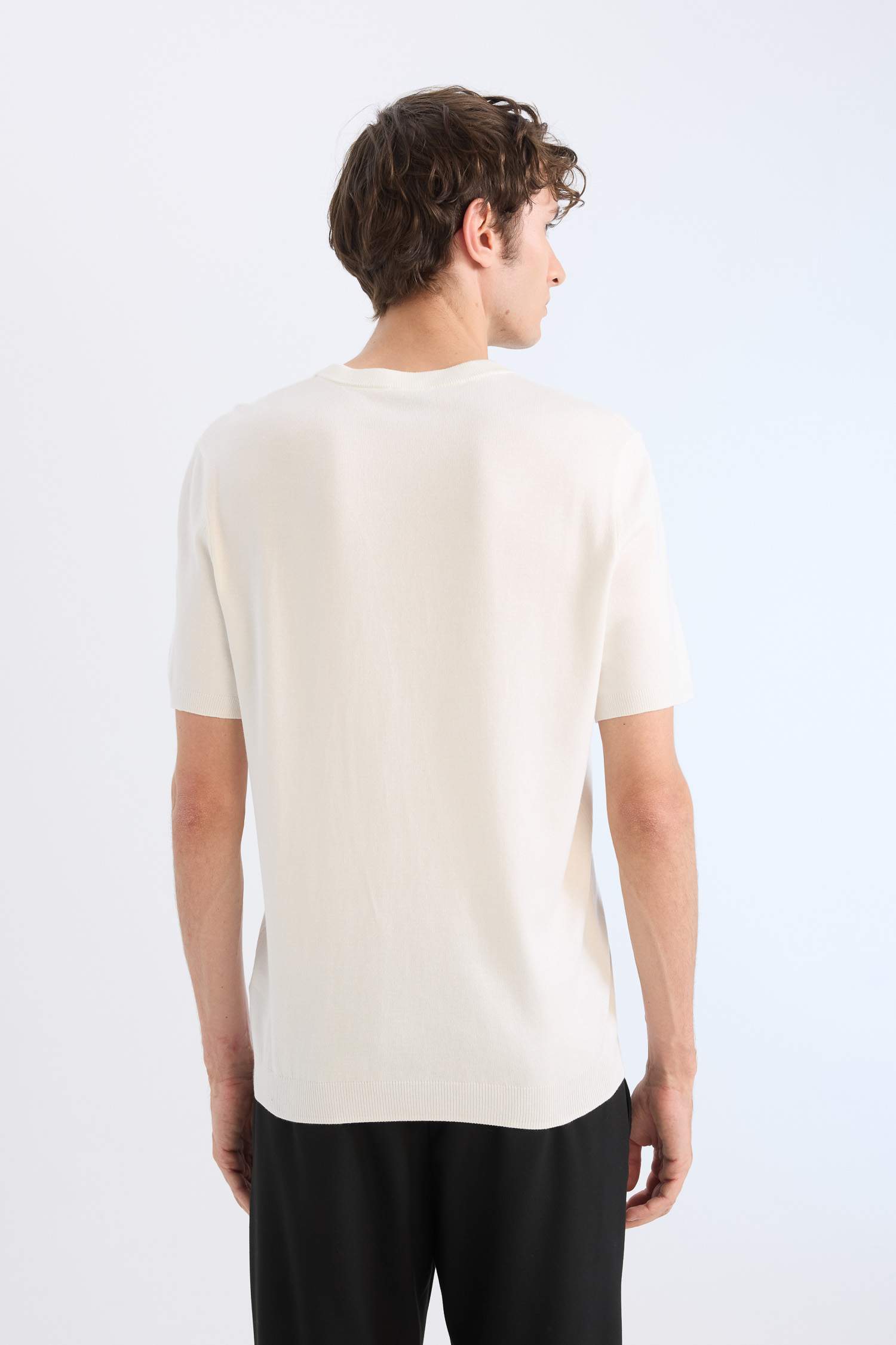 تيشيرت تريكو قصة عادية بياقة مستديرة