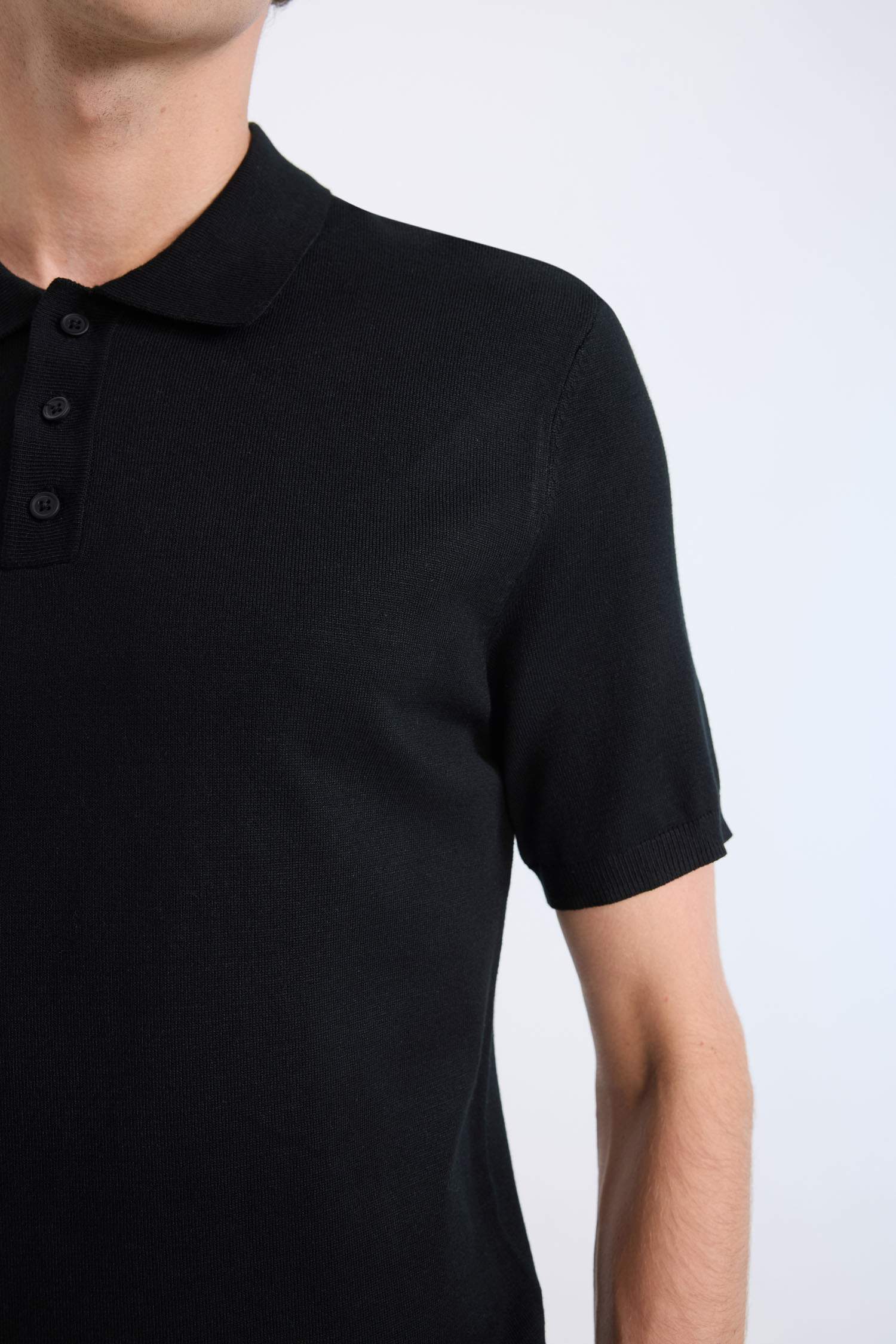 Футболка-поло стандартного кроя из трикотажа