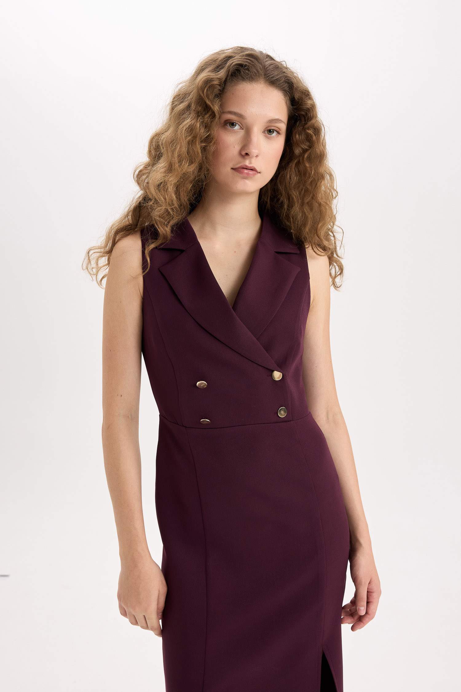 Straight Fit Kruvaze Yaka Düğmeli Yırtmaçlı Kolsuz Midi Elbise