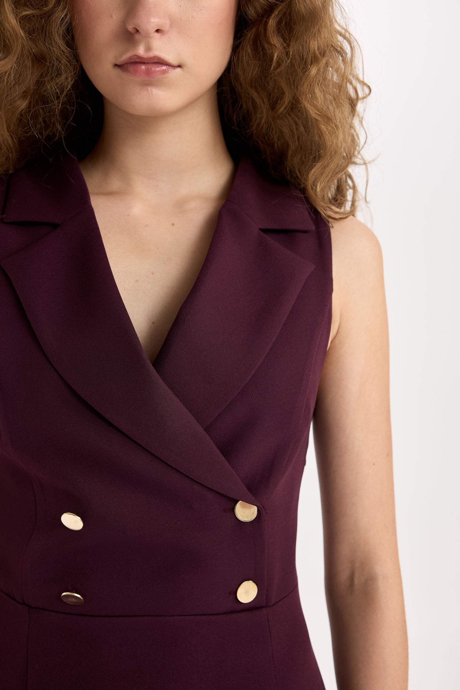 Straight Fit Kruvaze Yaka Düğmeli Yırtmaçlı Kolsuz Midi Elbise