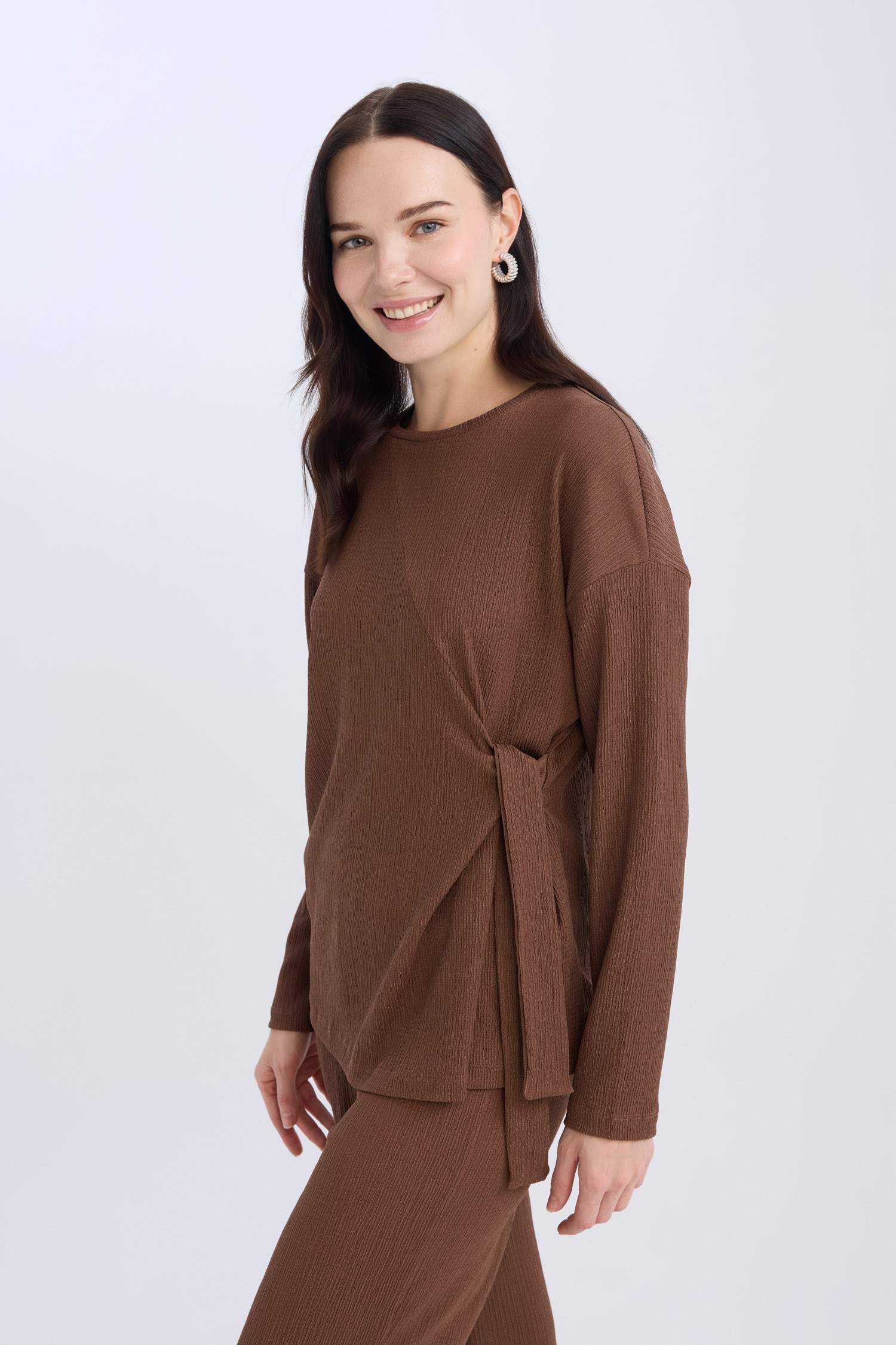 Regular Fit Bisiklet Yaka Bağlamalı Bürümcük Uzun Kollu Tişört