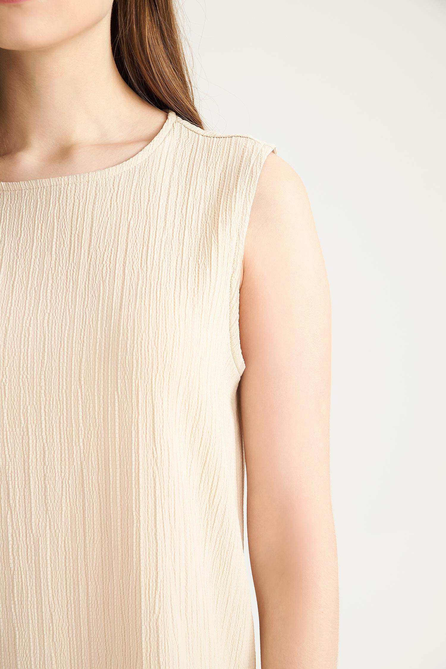 فستان بدون أكمام قصة عادية برقبة مستديرة