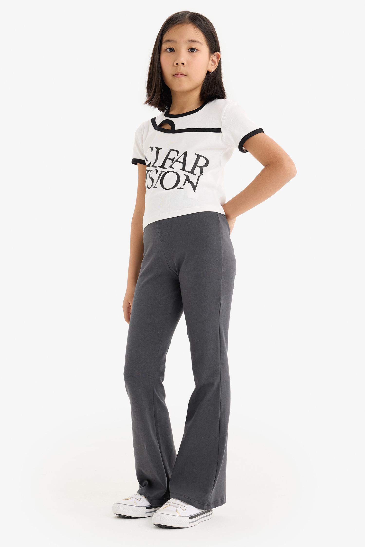 Детские брюки с расклешенными штанинами