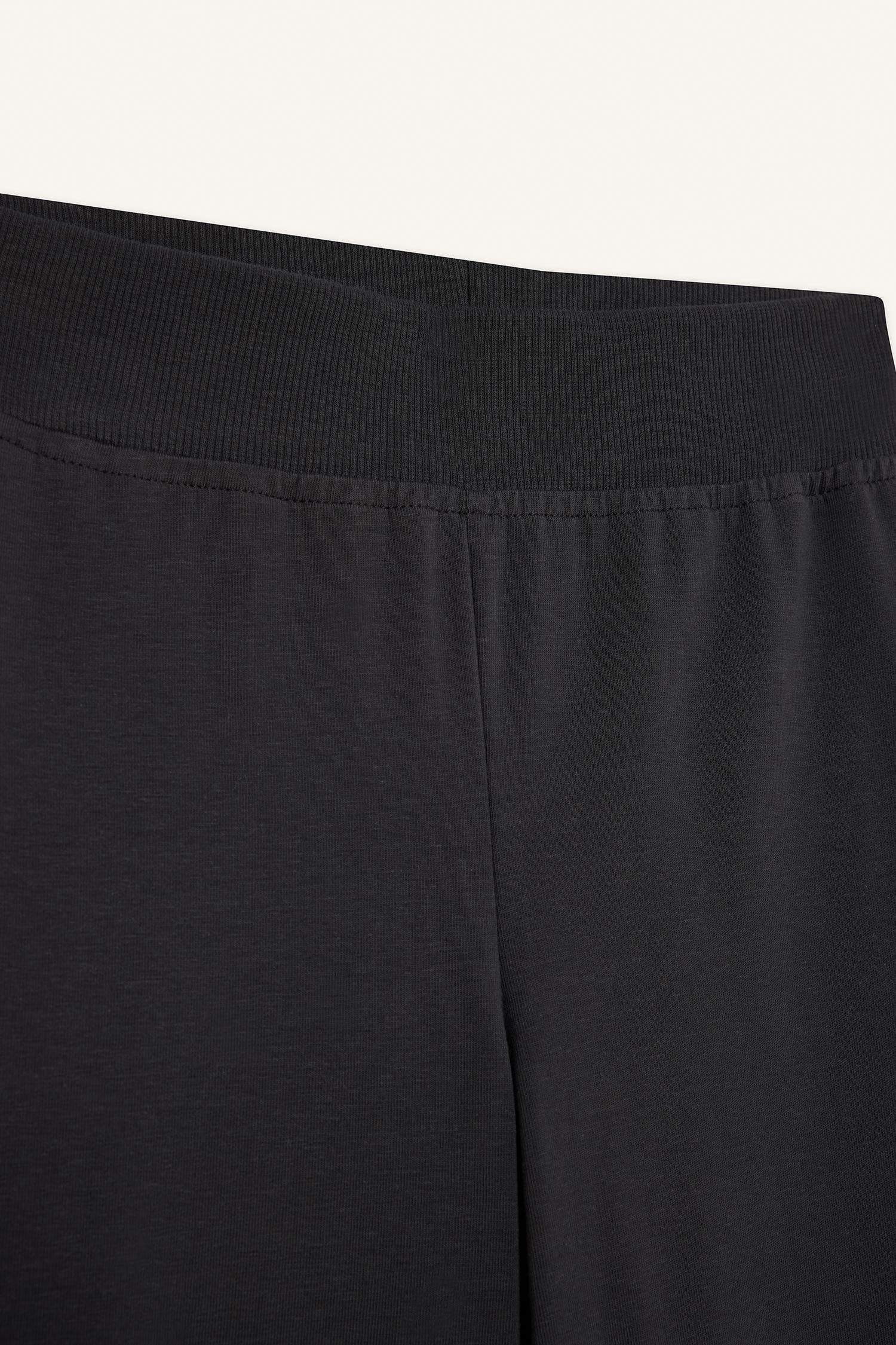 Детские брюки с расклешенными штанинами