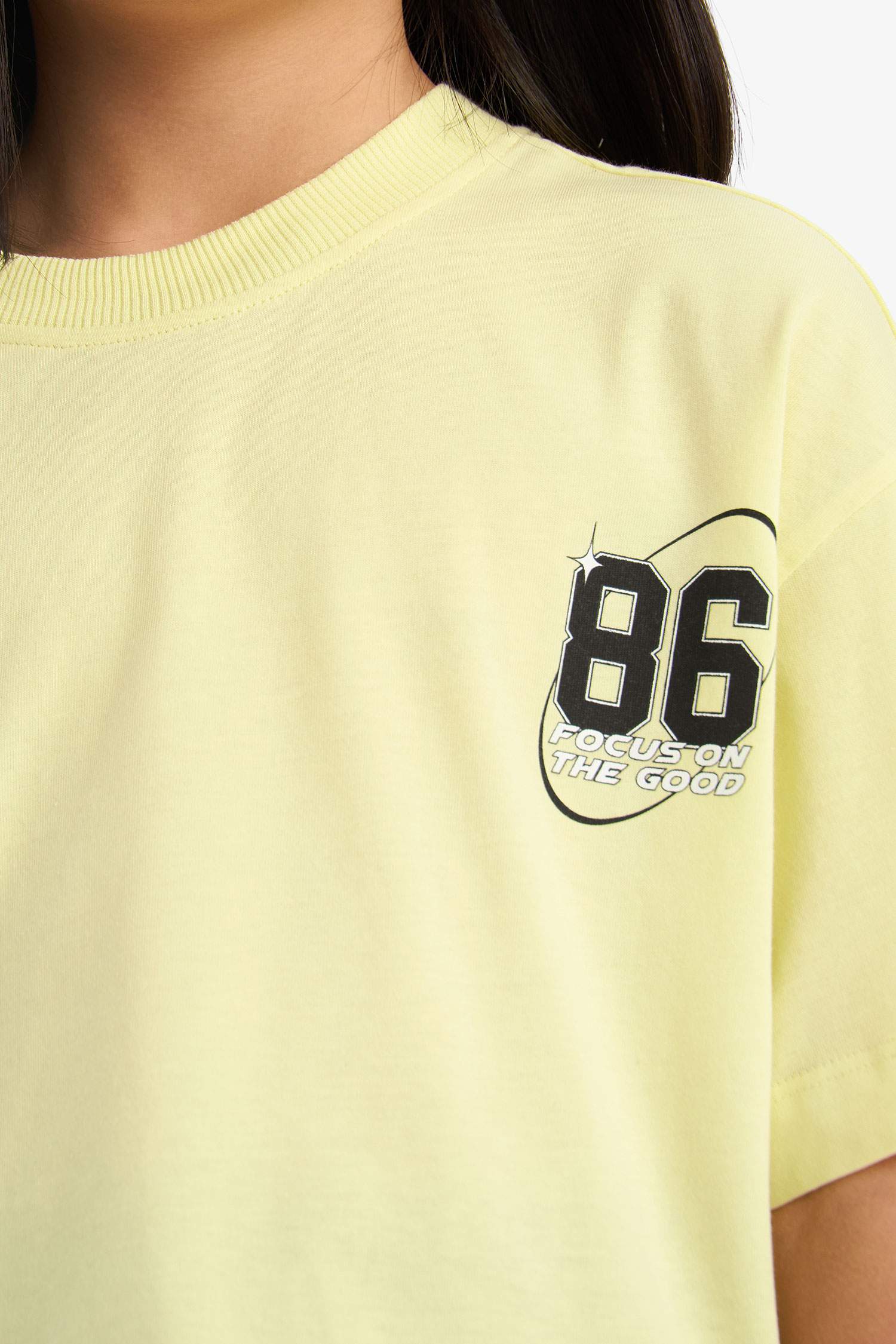 تيشيرت بناتي نص ردن اوفر سايز بطبعة من الخلف