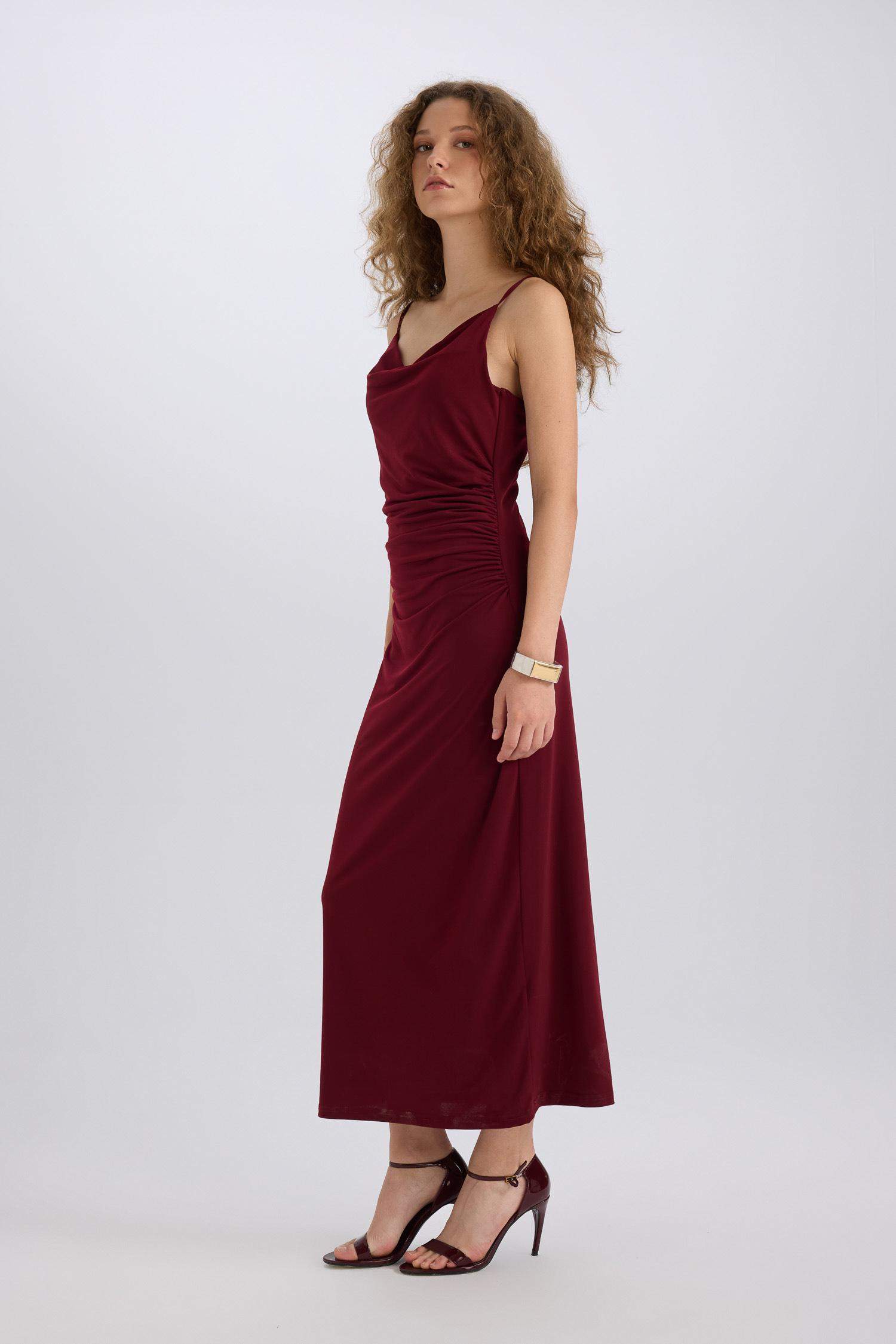 فستان طويل بوديكون بحمالات بياخة مع طيات