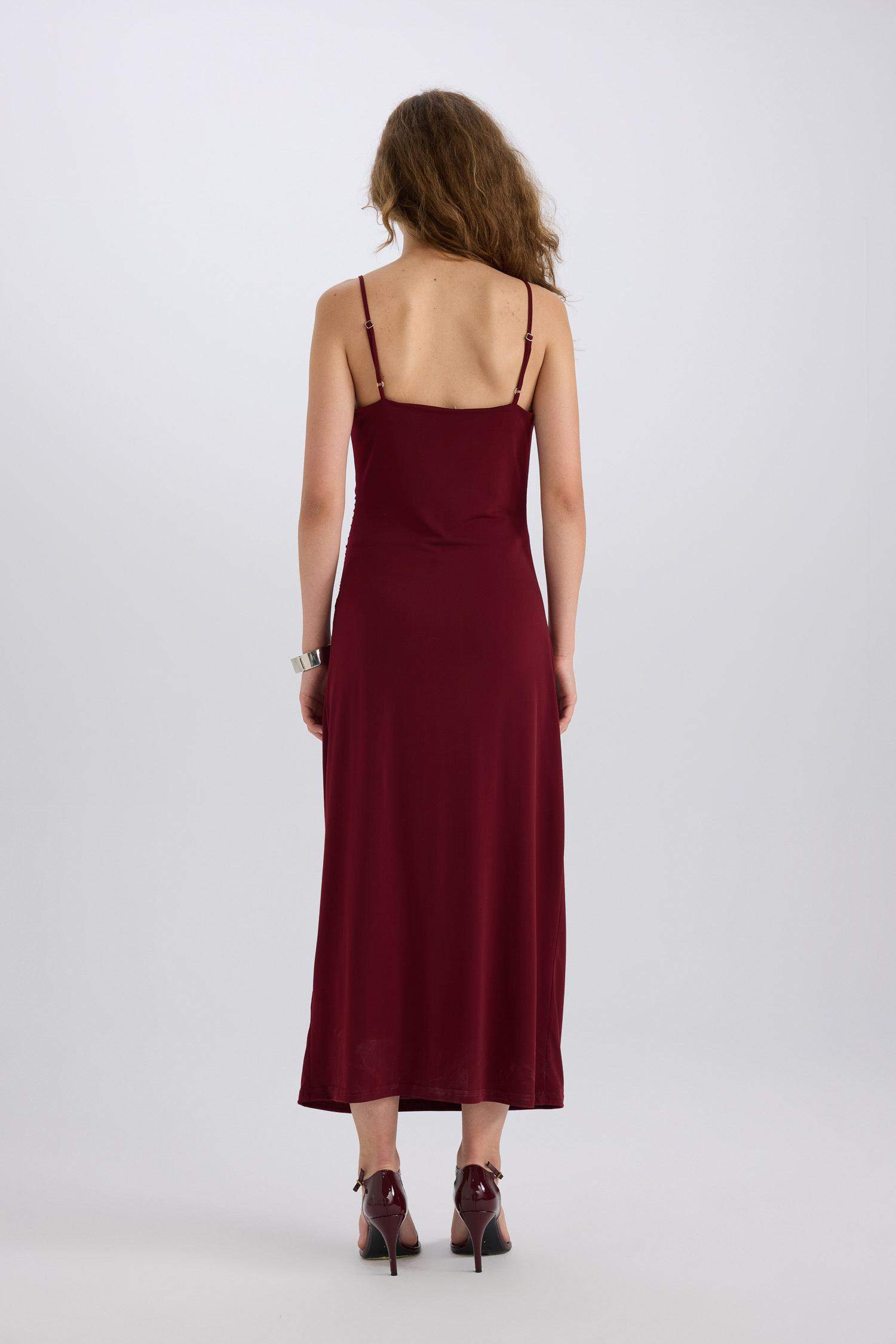 فستان طويل بوديكون بحمالات بياخة مع طيات