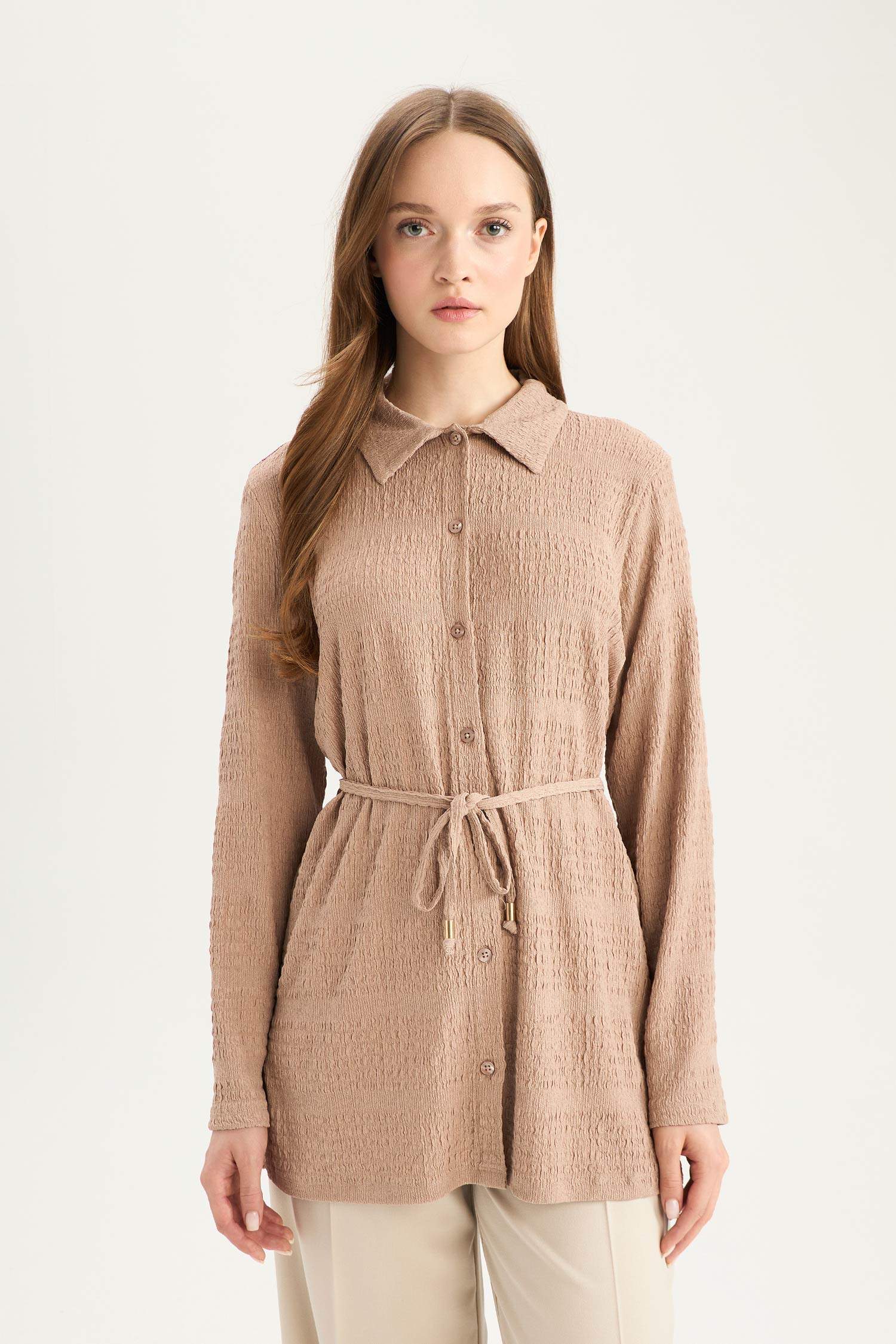 تونيك قميص منسوج قصة عادية برباط قابل للتعديل