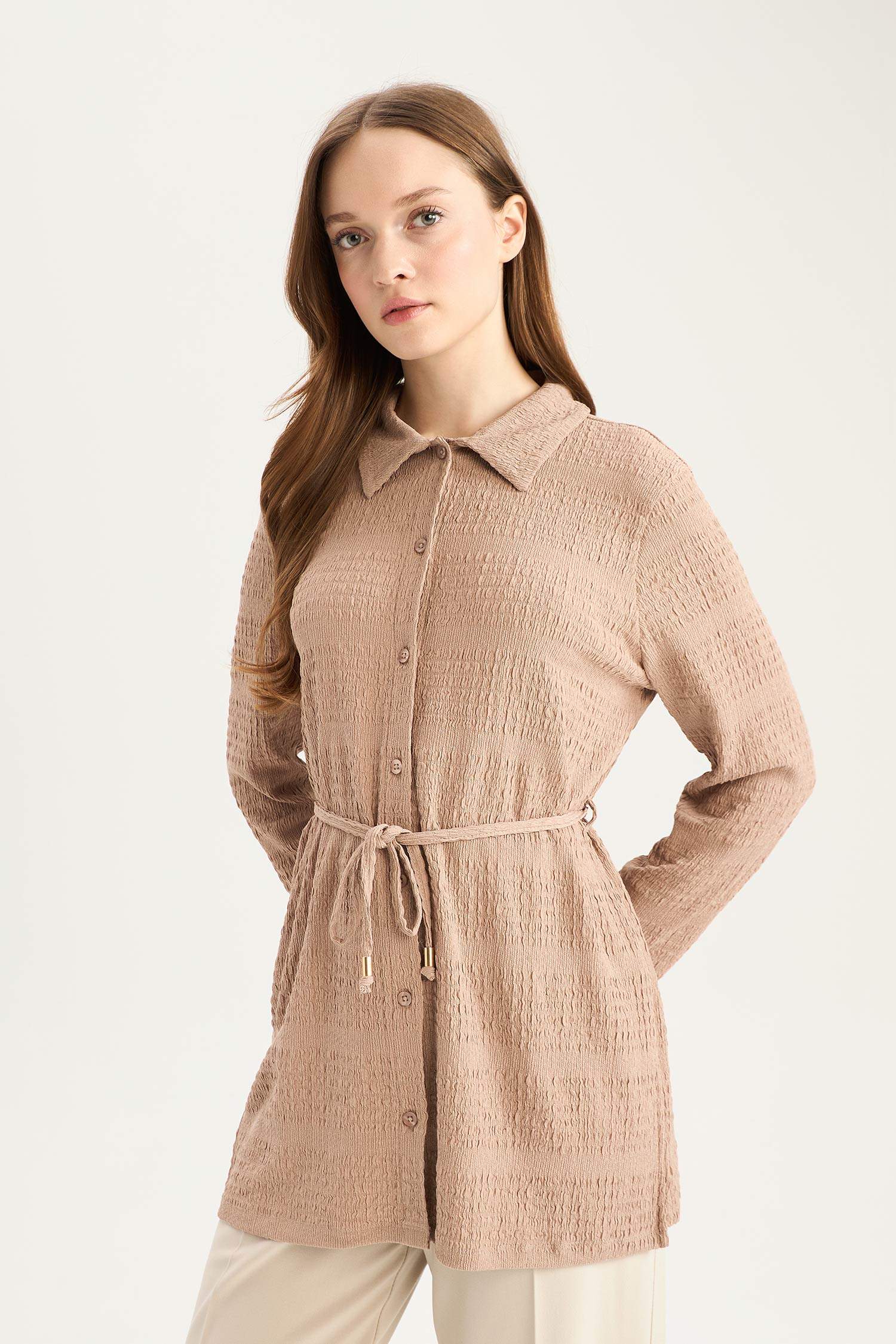 تونيك قميص منسوج قصة عادية برباط قابل للتعديل