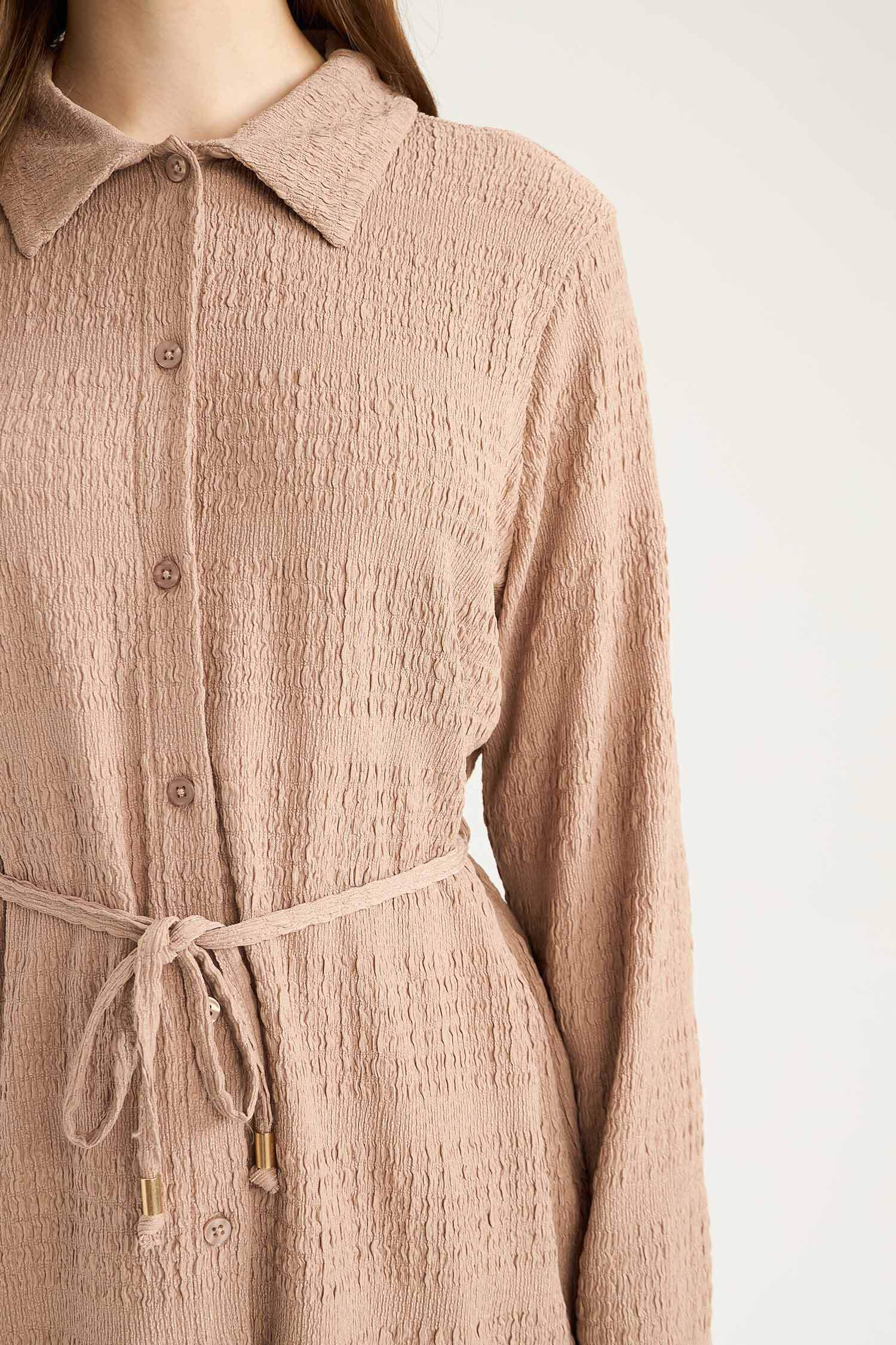 تونيك قميص منسوج قصة عادية برباط قابل للتعديل