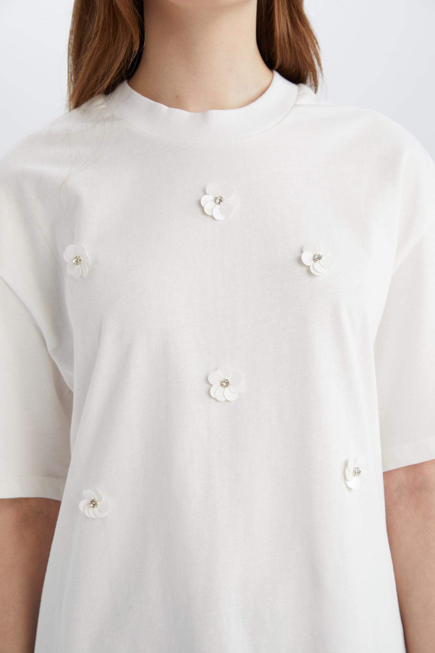 Relax Fit Bisiklet Yaka Basic Düz Kısa Kollu Nakışlı Tesettür Tişört Tunik