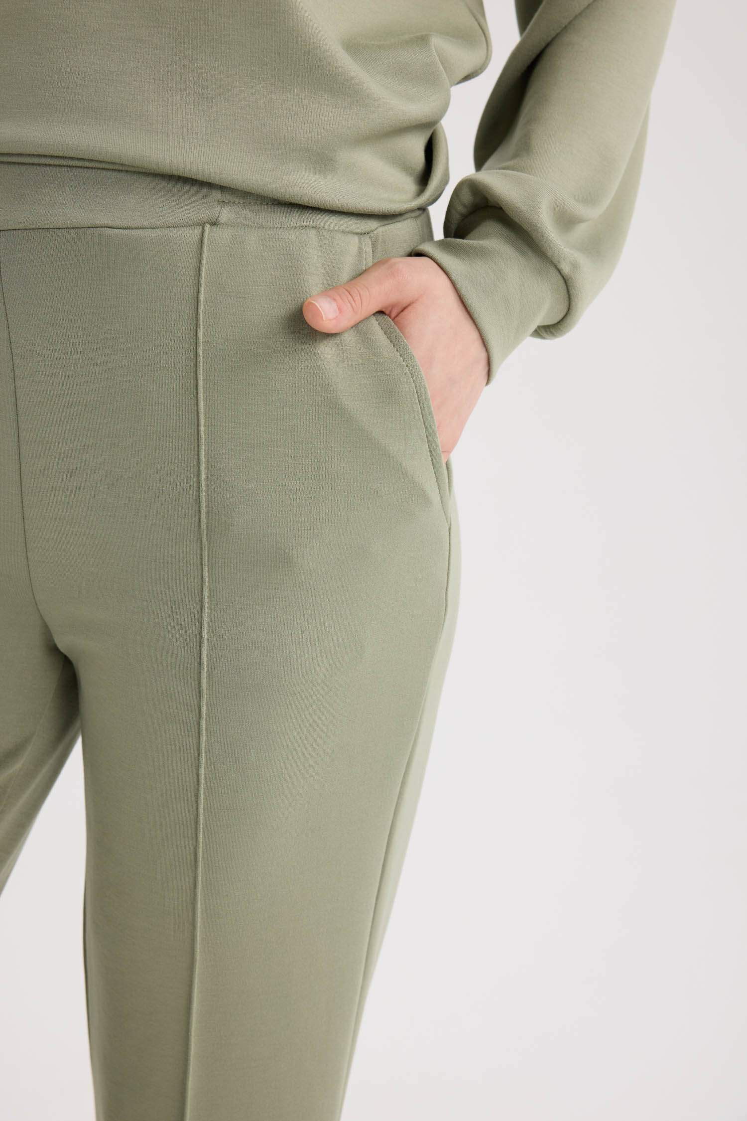 Regular Fit Beli Lastikli Cepli Basic Düz Pantolon