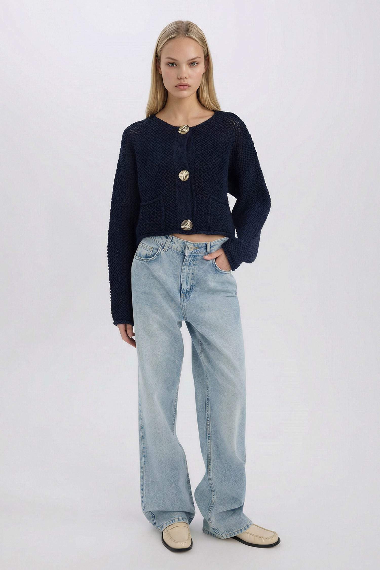 Pull en tricot sans manches décontracté à col rond avec boutons et motif texturé