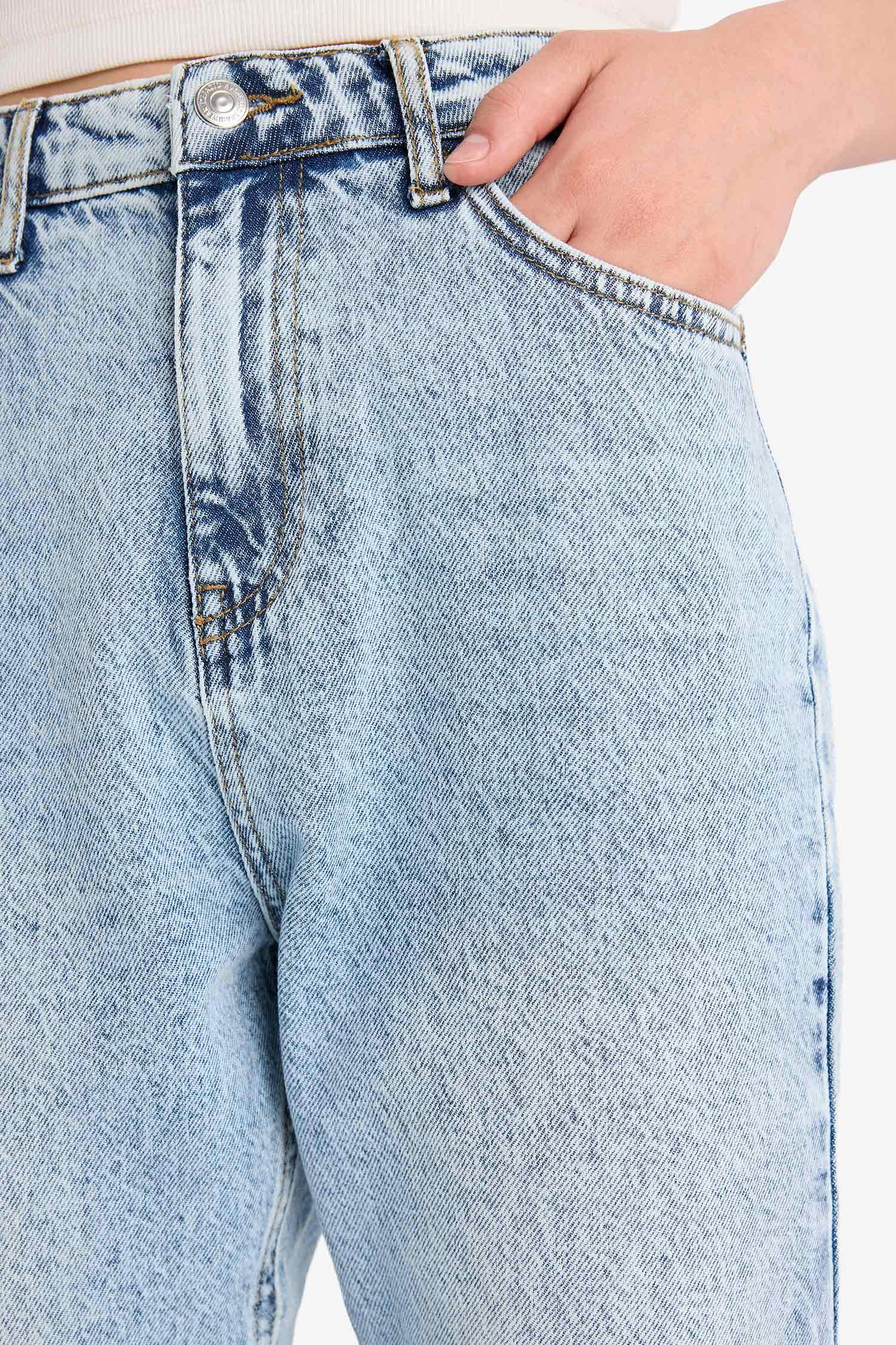 Lina Mom Fit Yırtık Detaylı Yüksek Bel Düz Paça Uzun Jean Pantolon