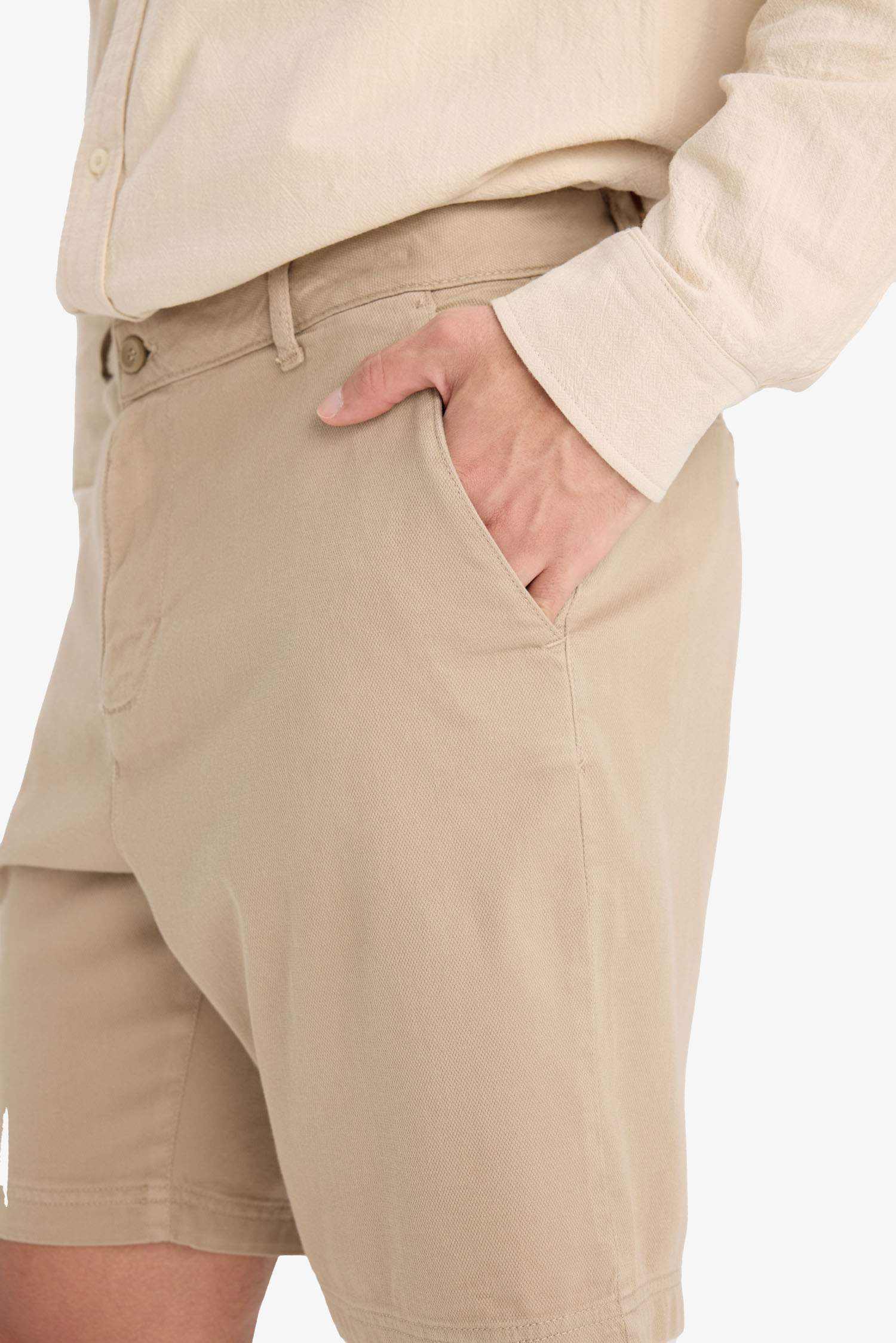 شورت برمودا قصة عادية منسوج