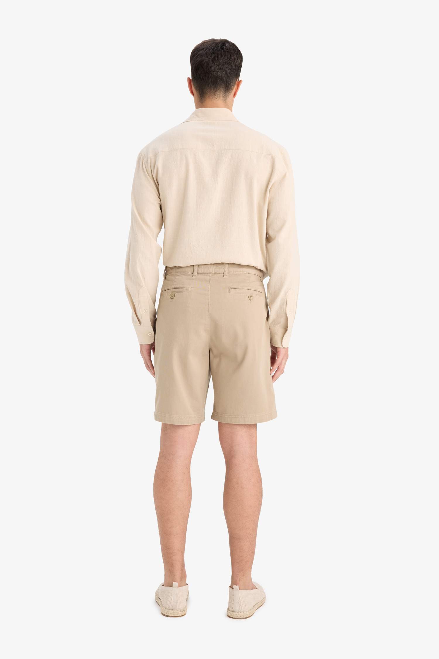 شورت برمودا قصة عادية منسوج