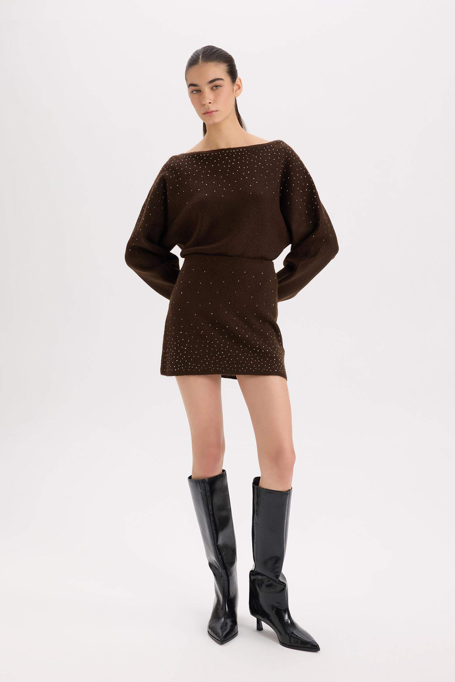 تنورة قصيرة قصة A