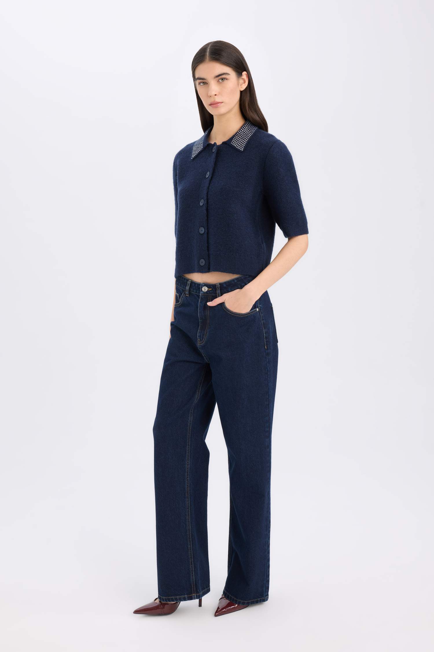 سترة سامبل قصة عادية برقبة بولو و أزرار