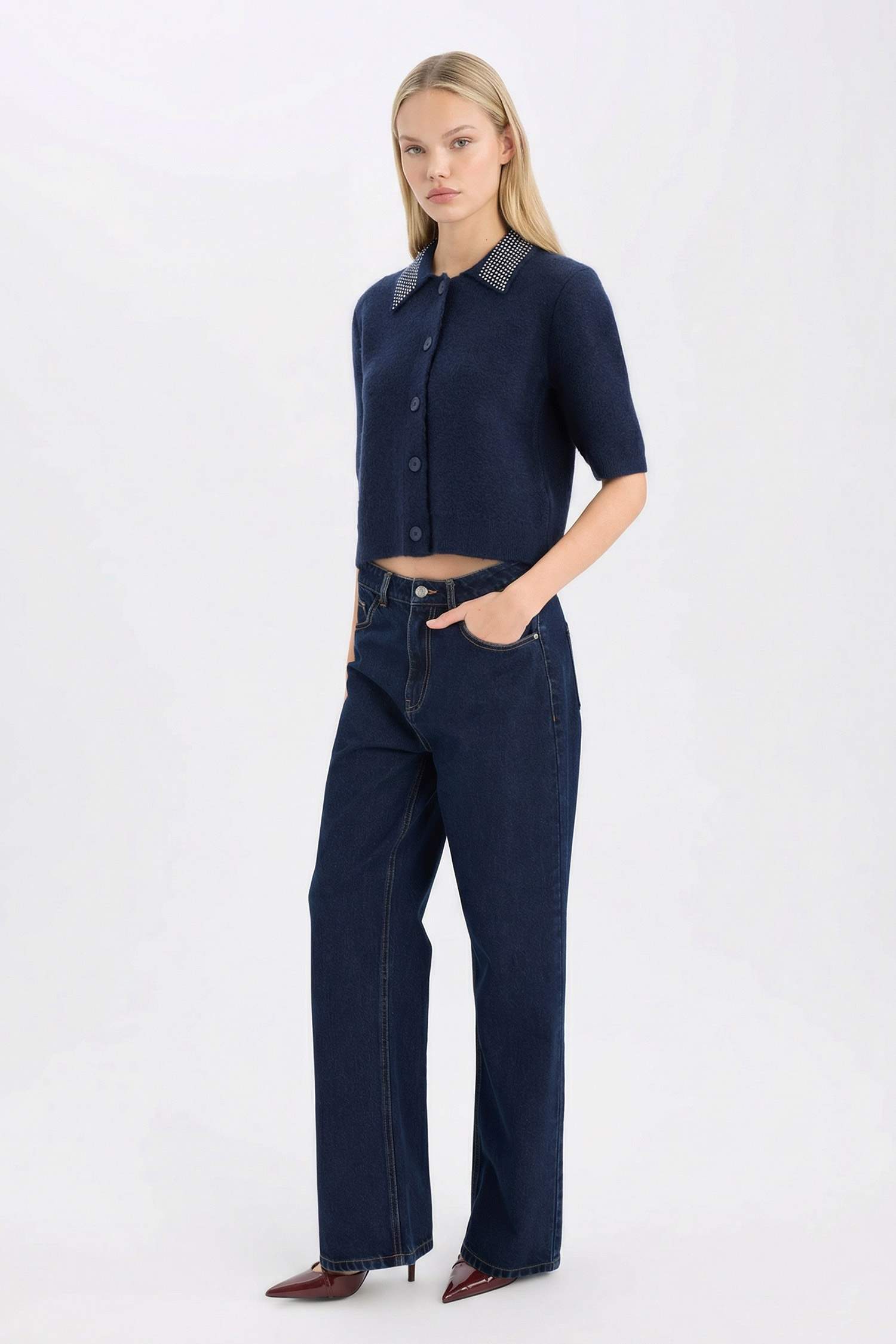 سترة سامبل قصة عادية برقبة بولو و أزرار