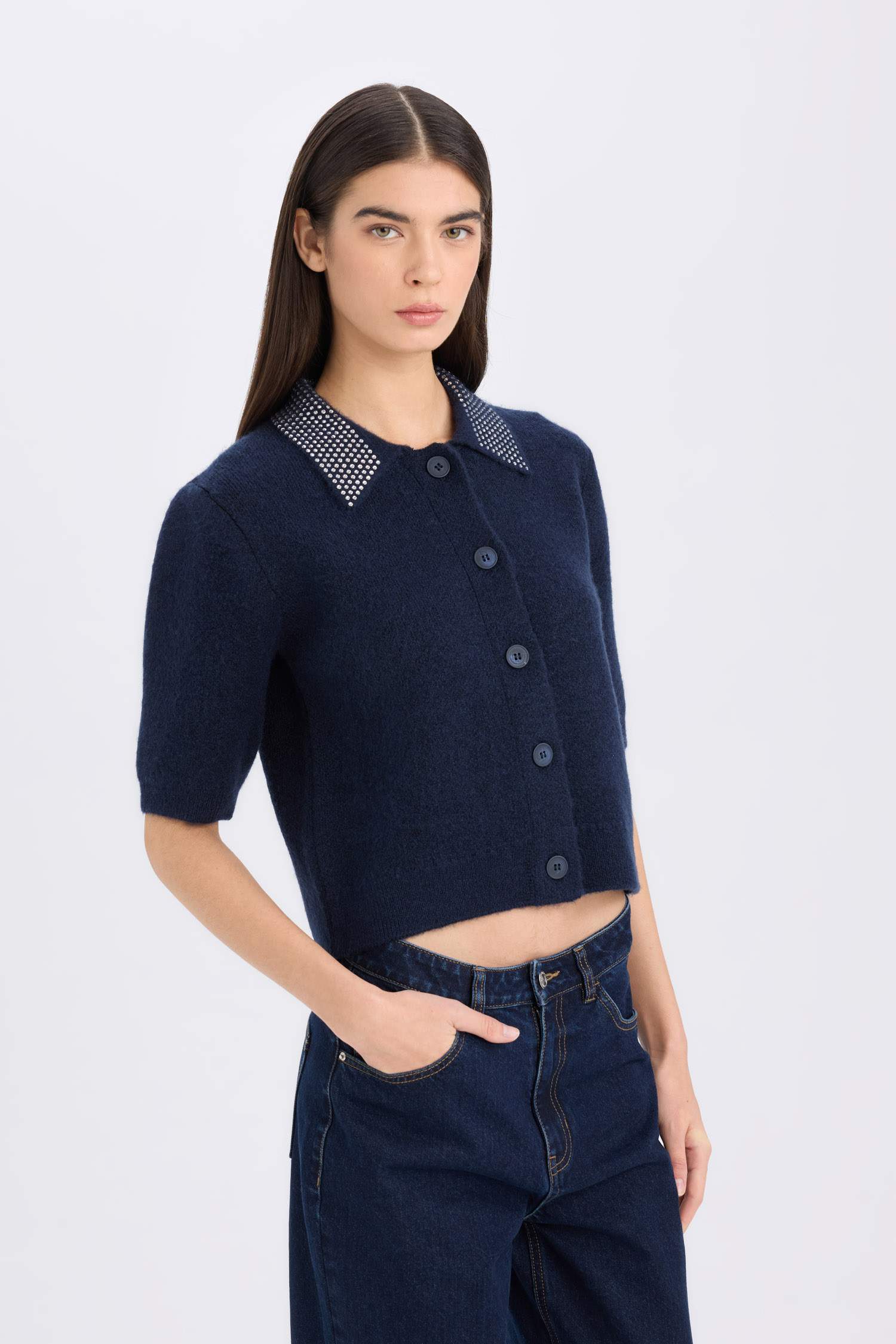 سترة سامبل قصة عادية برقبة بولو و أزرار