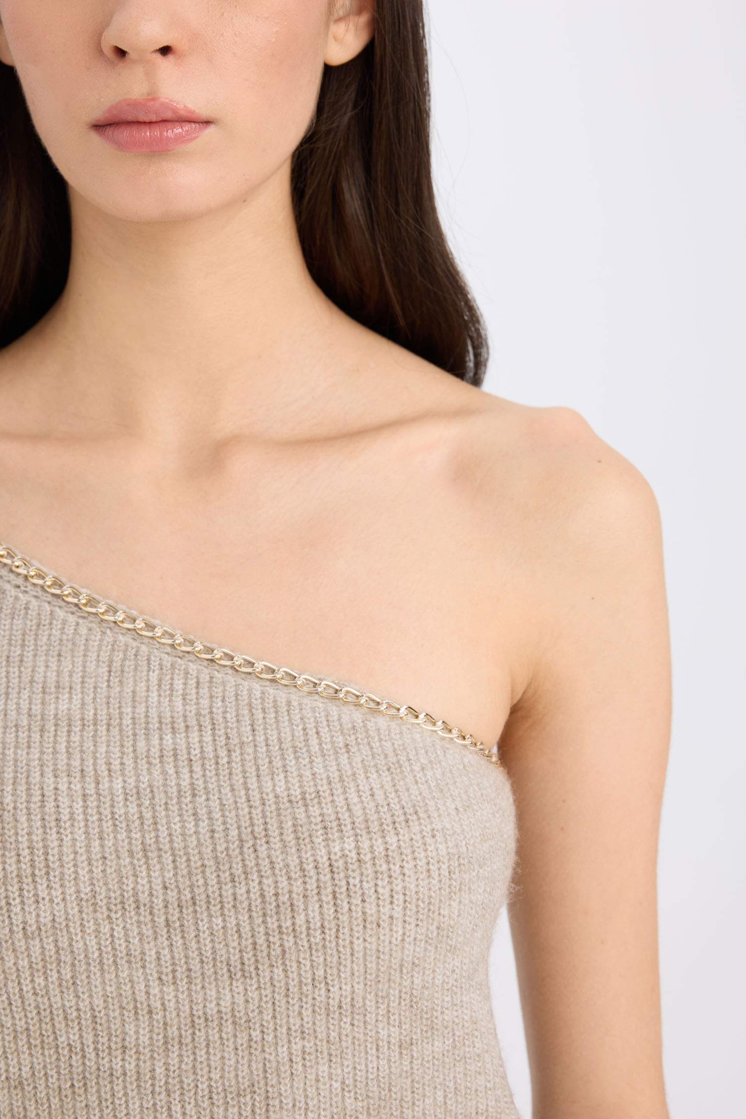 بلوز تريكو سادة قصة عادية بكتف واحد