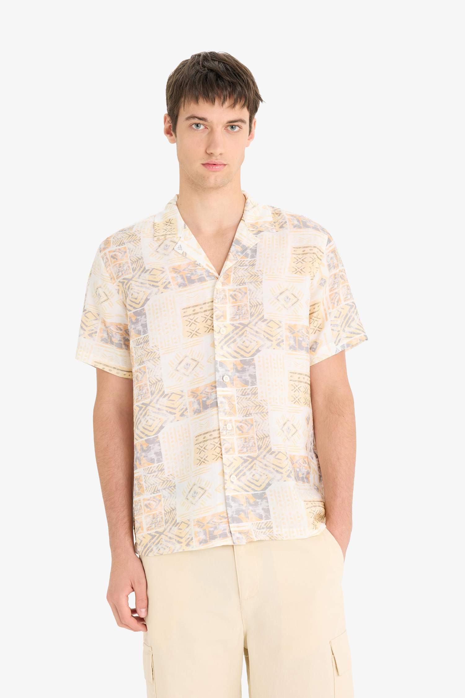 Regular Fit Apaş Yaka Desenli Kısa Kollu Gömlek