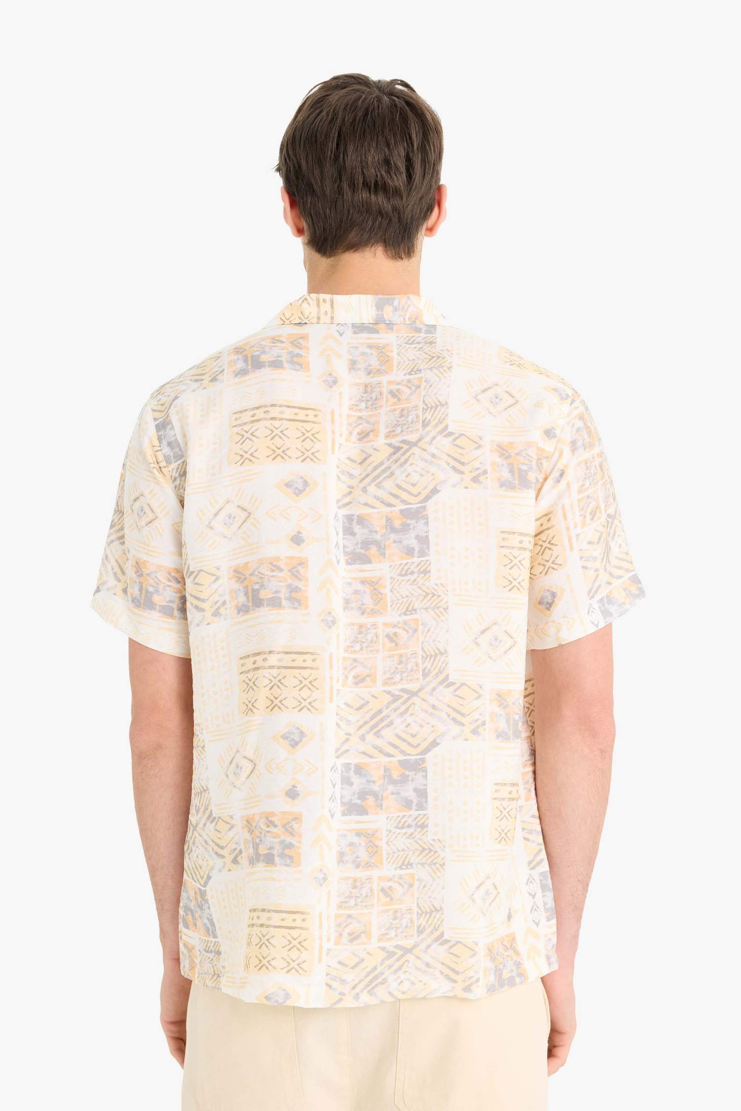 Regular Fit Apaş Yaka Desenli Kısa Kollu Gömlek