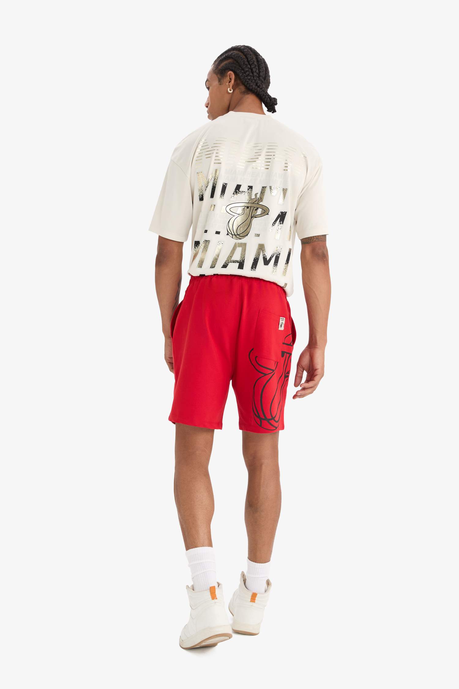 شورت قصير قصة عادية من ميامي هيت من DeFactoFit
