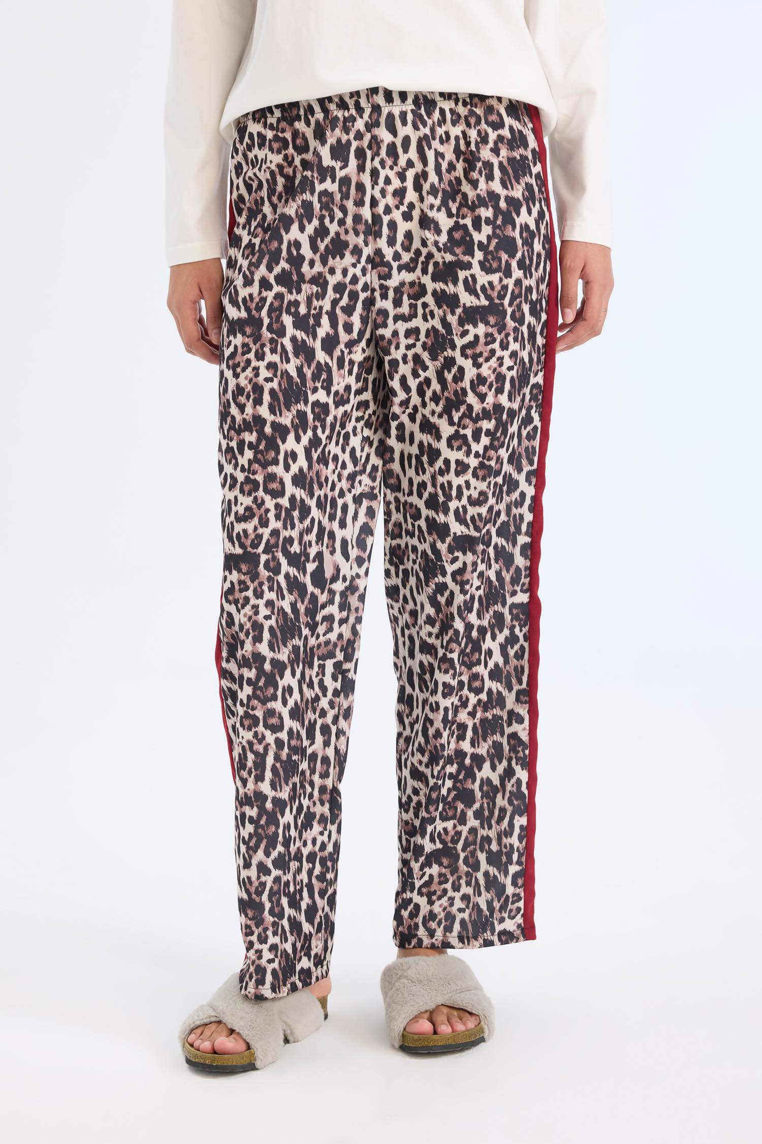 Pijama Takımı Regular Fit Uzun Kollu Baskılı Üst Leopar Desenli Uzun Alt