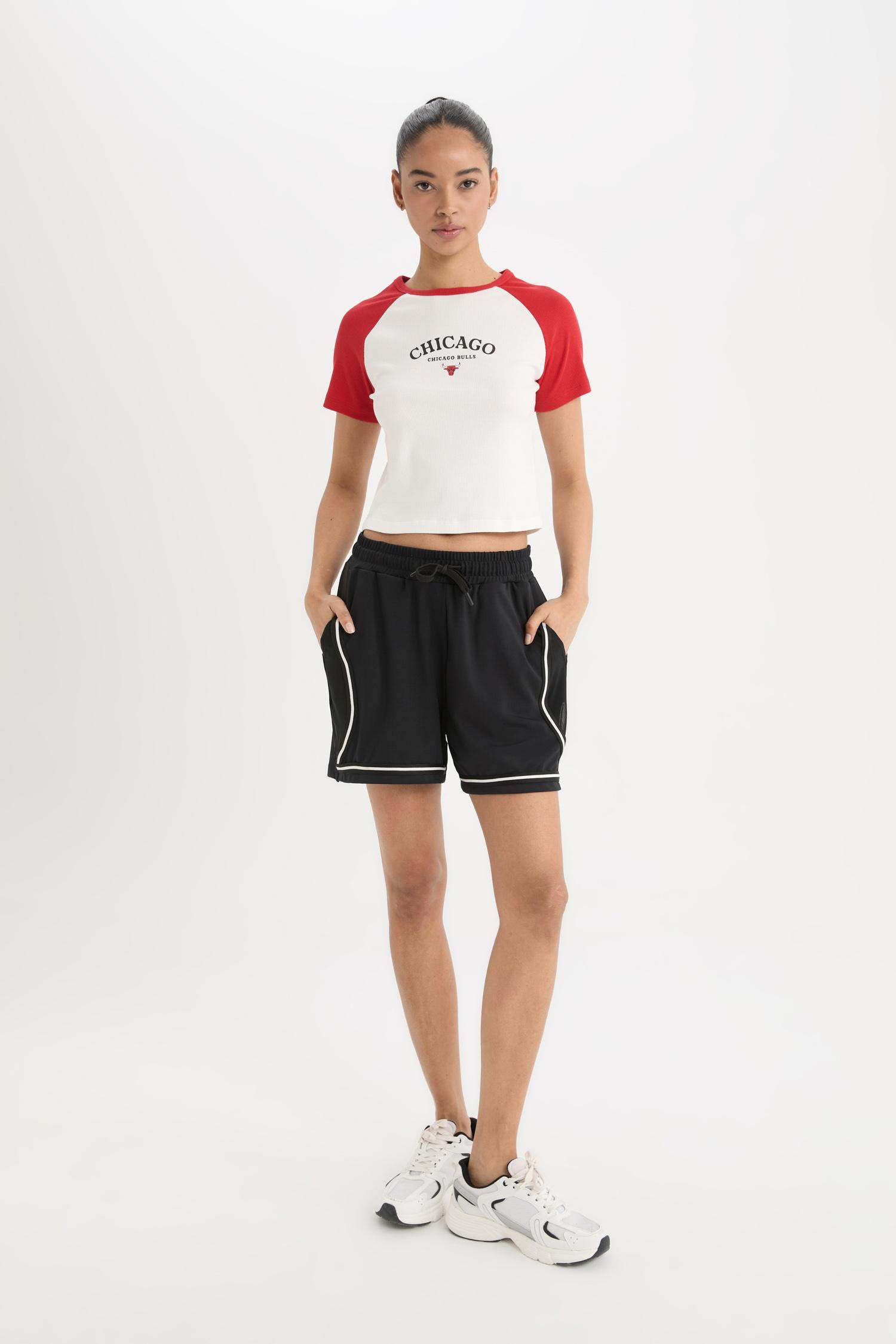 DeFactoFit NBA Chicago Bulls Узкая футболка с круглым вырезом и короткими рукавами