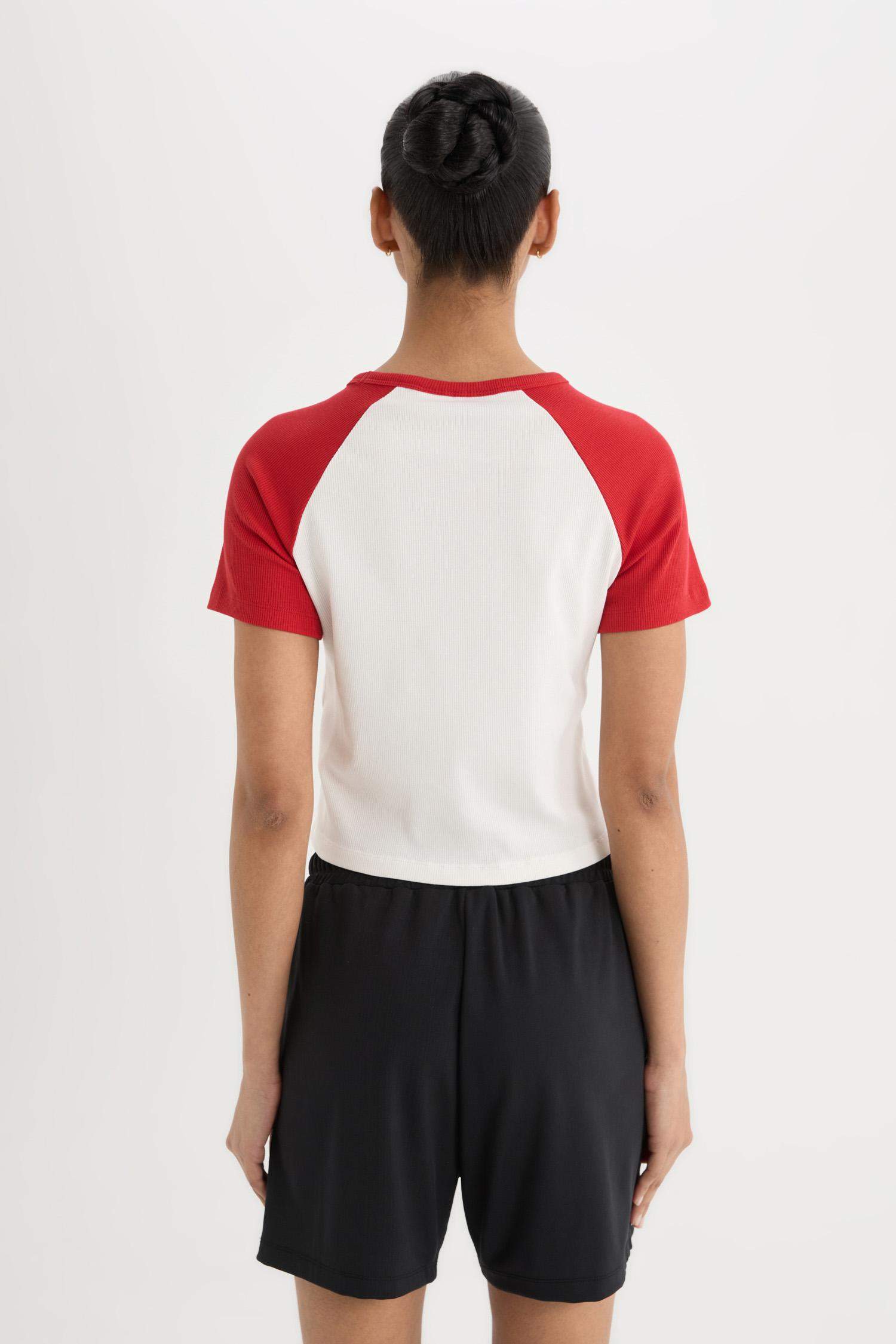 DeFactoFit NBA Chicago Bulls Узкая футболка с круглым вырезом и короткими рукавами