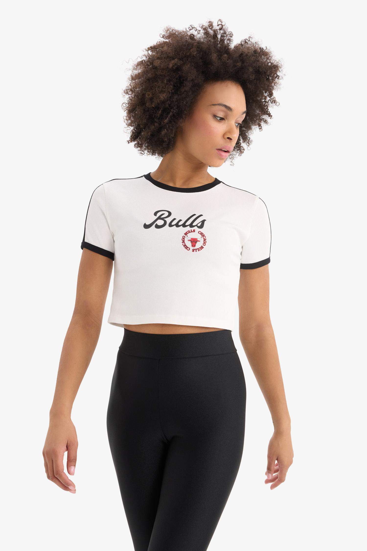 DeFactoFit NBA Chicago Bulls Slim Fit Dar Kesim Bisiklet Yaka Sporcu Fitilli Kaşkorse Kısa Kollu Tişört
