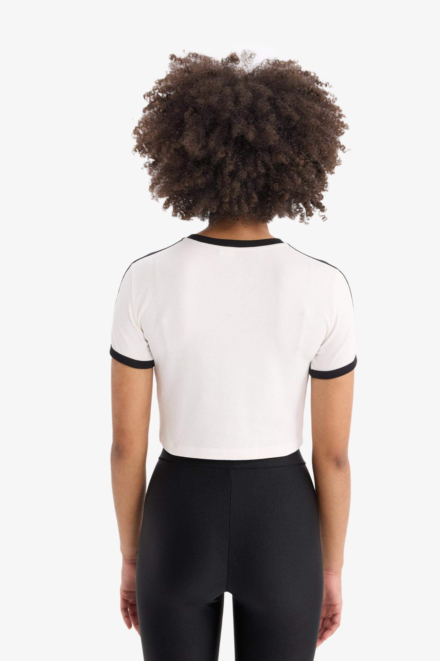 DeFactoFit NBA Chicago Bulls Slim Fit Dar Kesim Bisiklet Yaka Sporcu Fitilli Kaşkorse Kısa Kollu Tişört