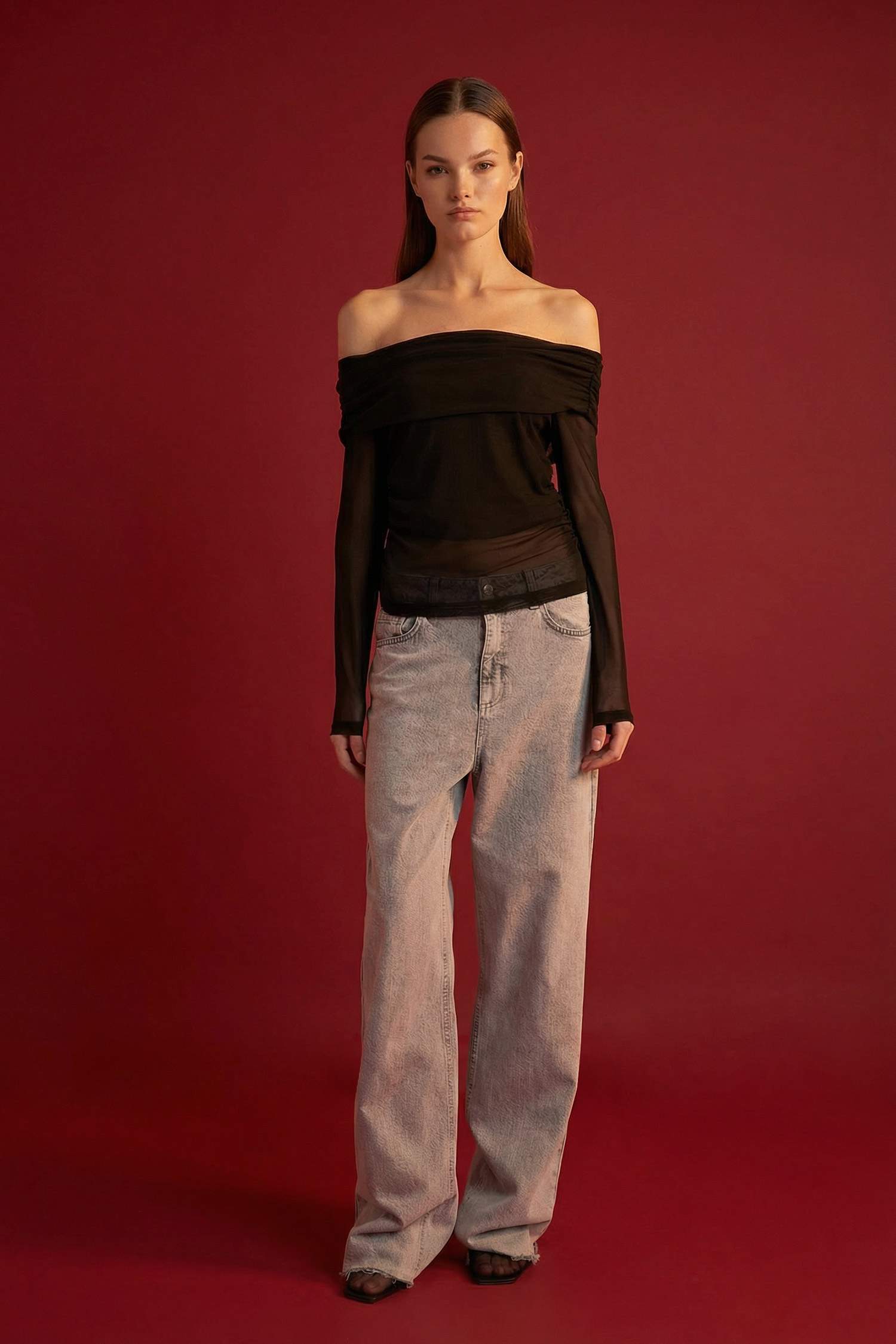 T-shirt à manches longues en tulle à épaules dénudées