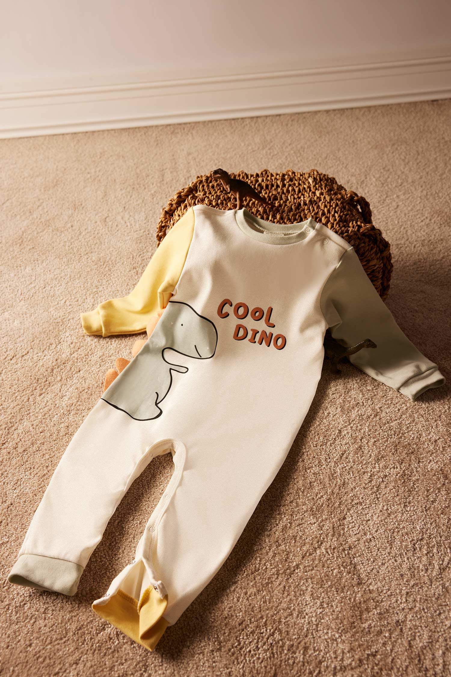 بدلة أولاد بكم طويل بطبعة ديناصور