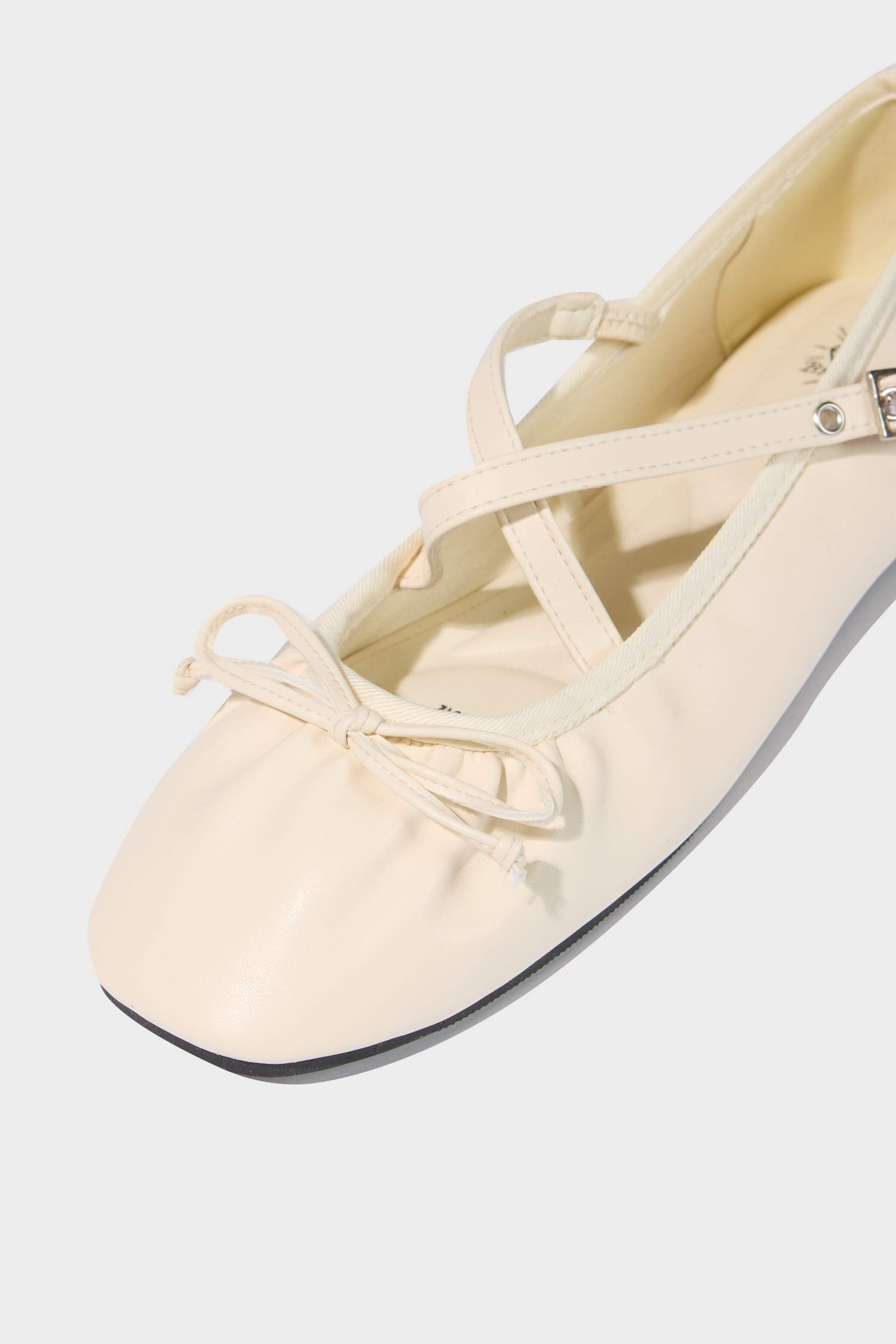 Woman Faux Leather Flat Shoes