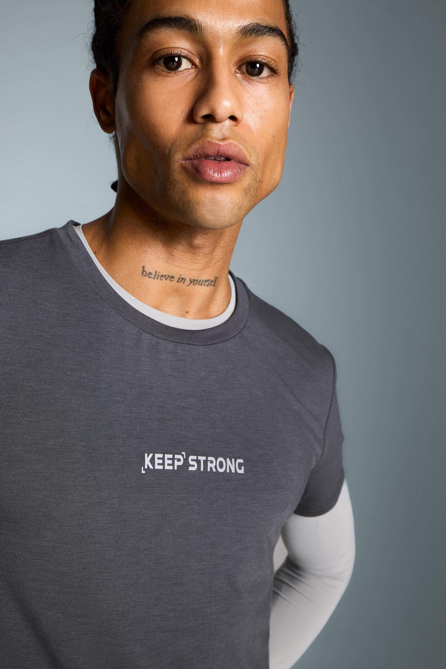 T-shirt de sport slim fit à col rond et manches courtes de DeFactoFit