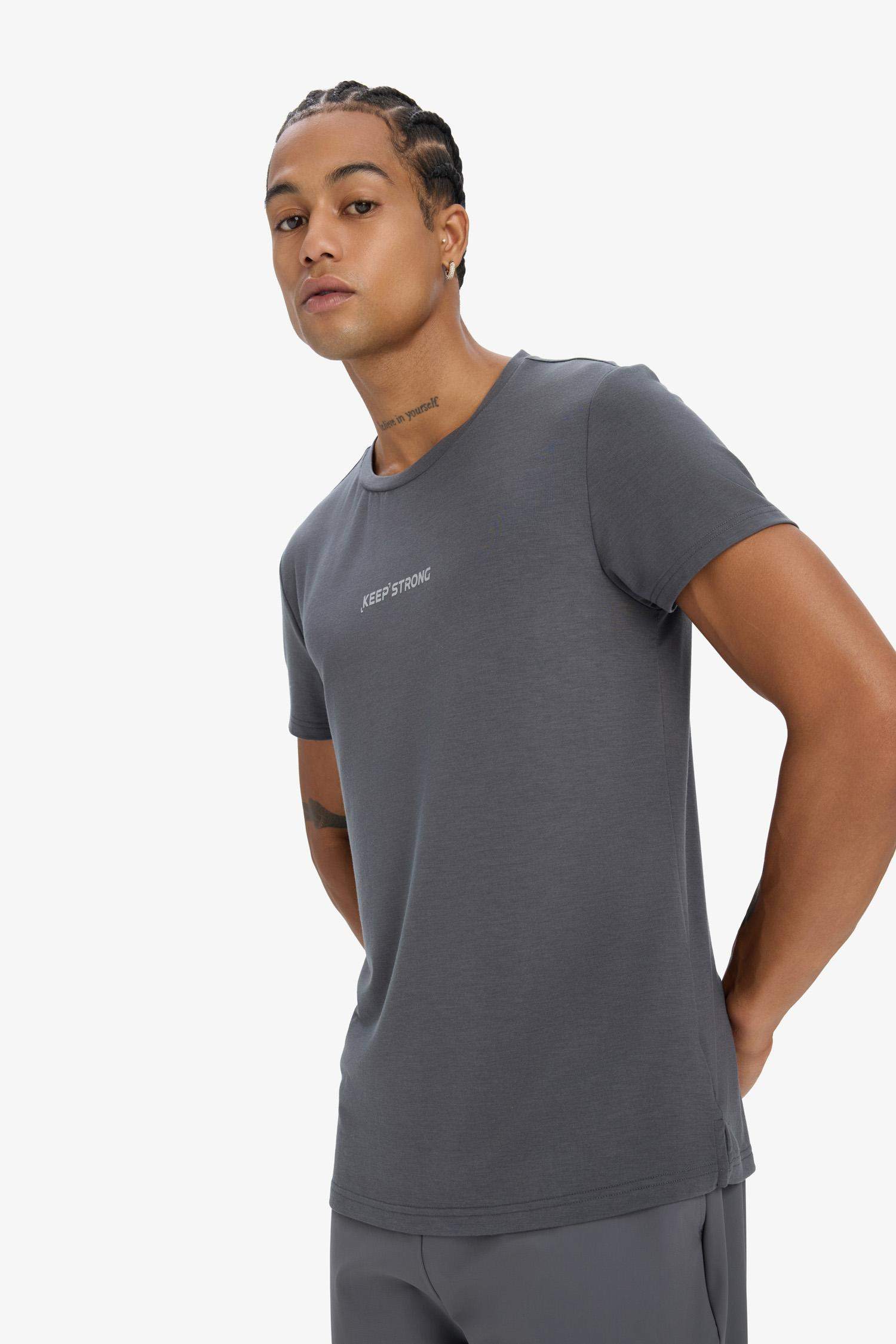 T-shirt de sport slim fit à col rond et manches courtes de DeFactoFit