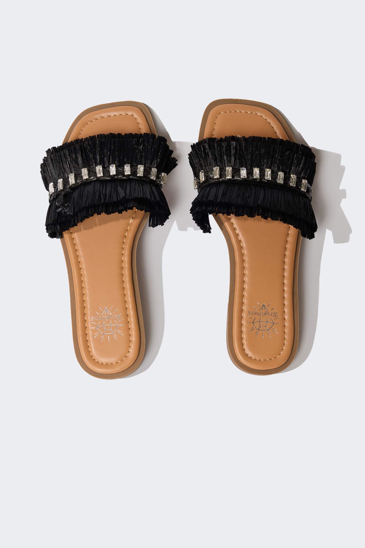 شبشب نسائي بكعب مسطح