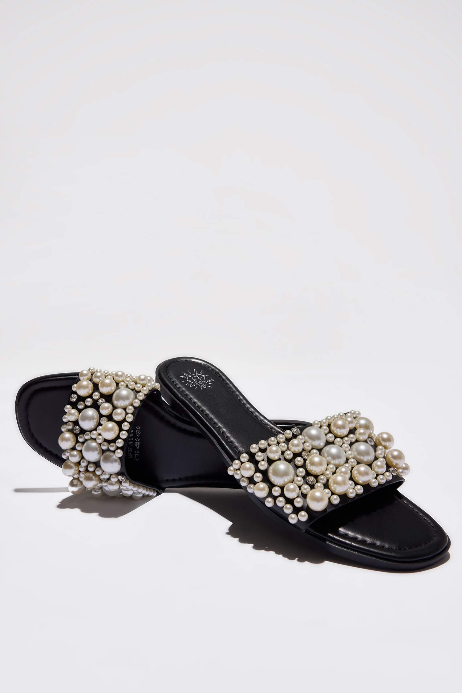 Kadın İnci Detaylı Tek Bantlı Düz Taban Terlik