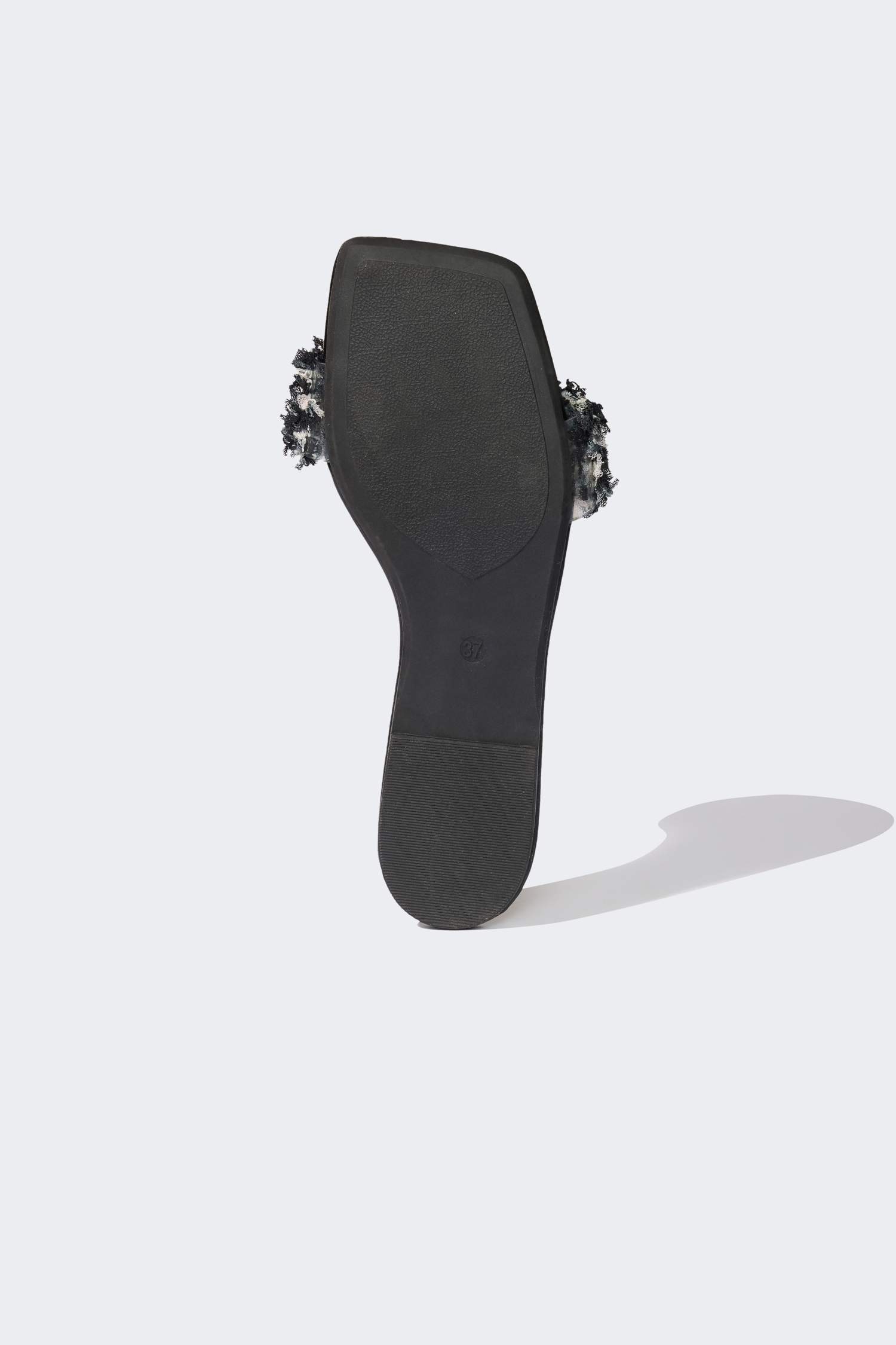 Woman Pearl Single Band Flat Sole Slippers