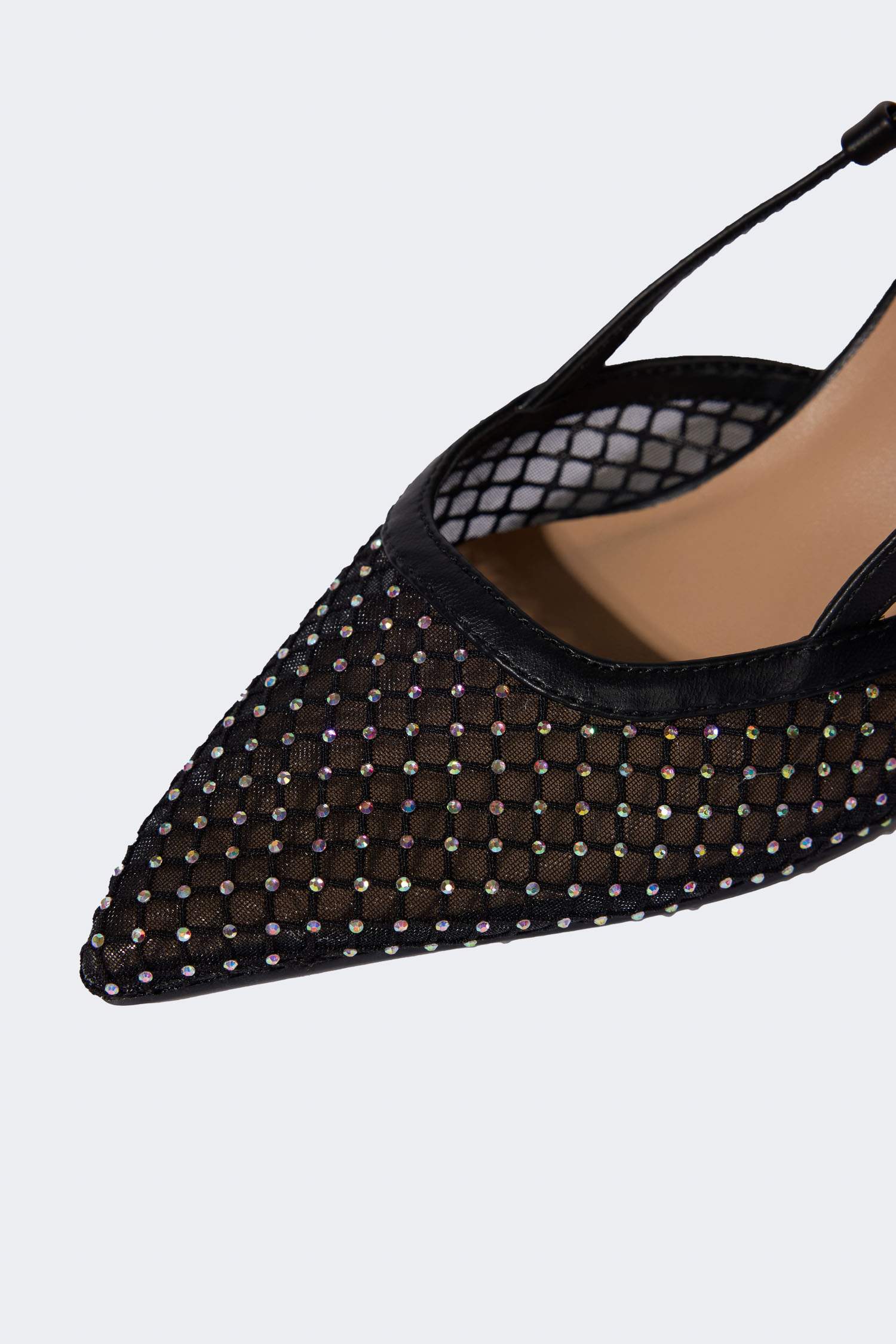 صندل حريمي بكعب سميك جلد صناعي أسود