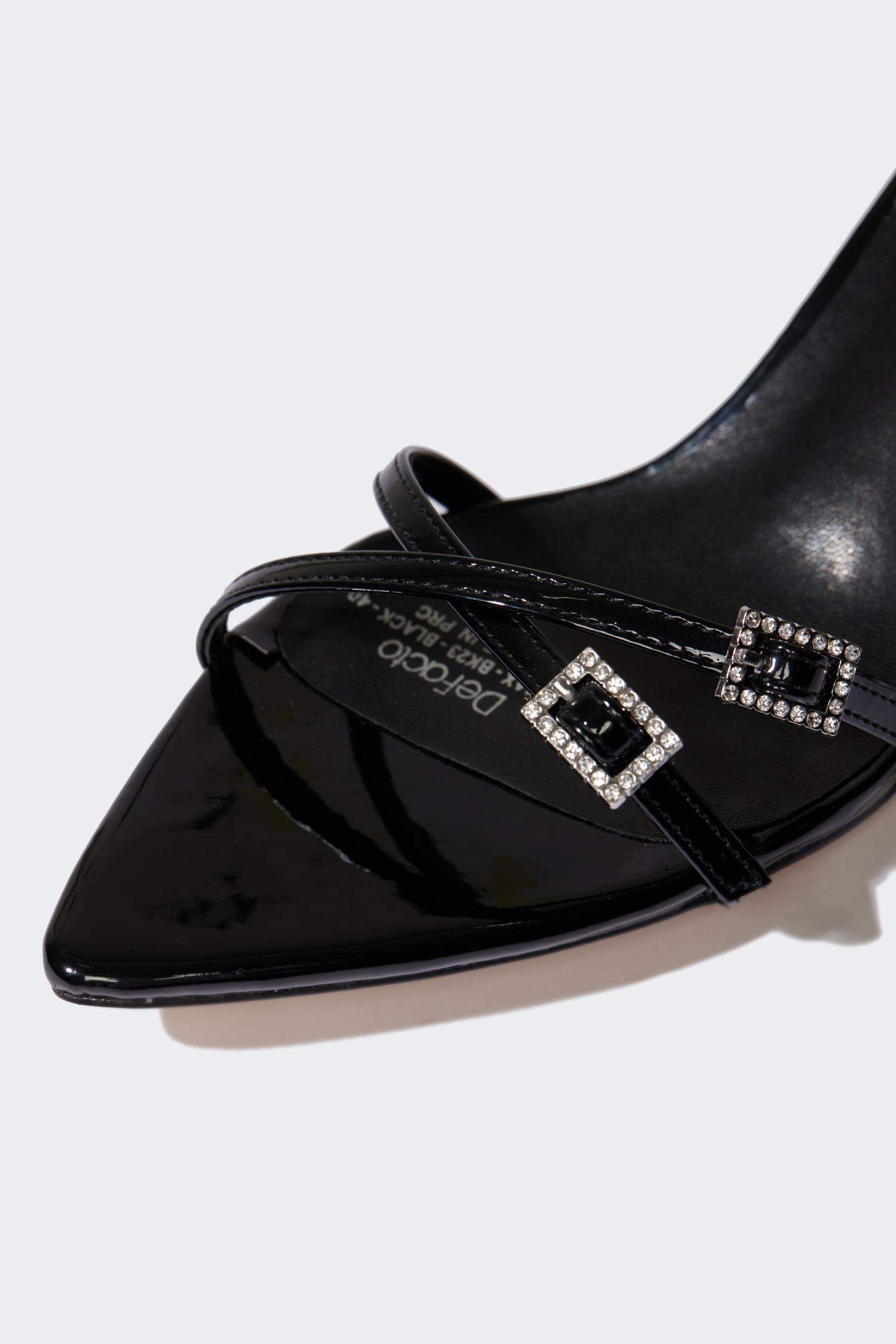 صندل نسائي جلد صناعي بكعب عالي