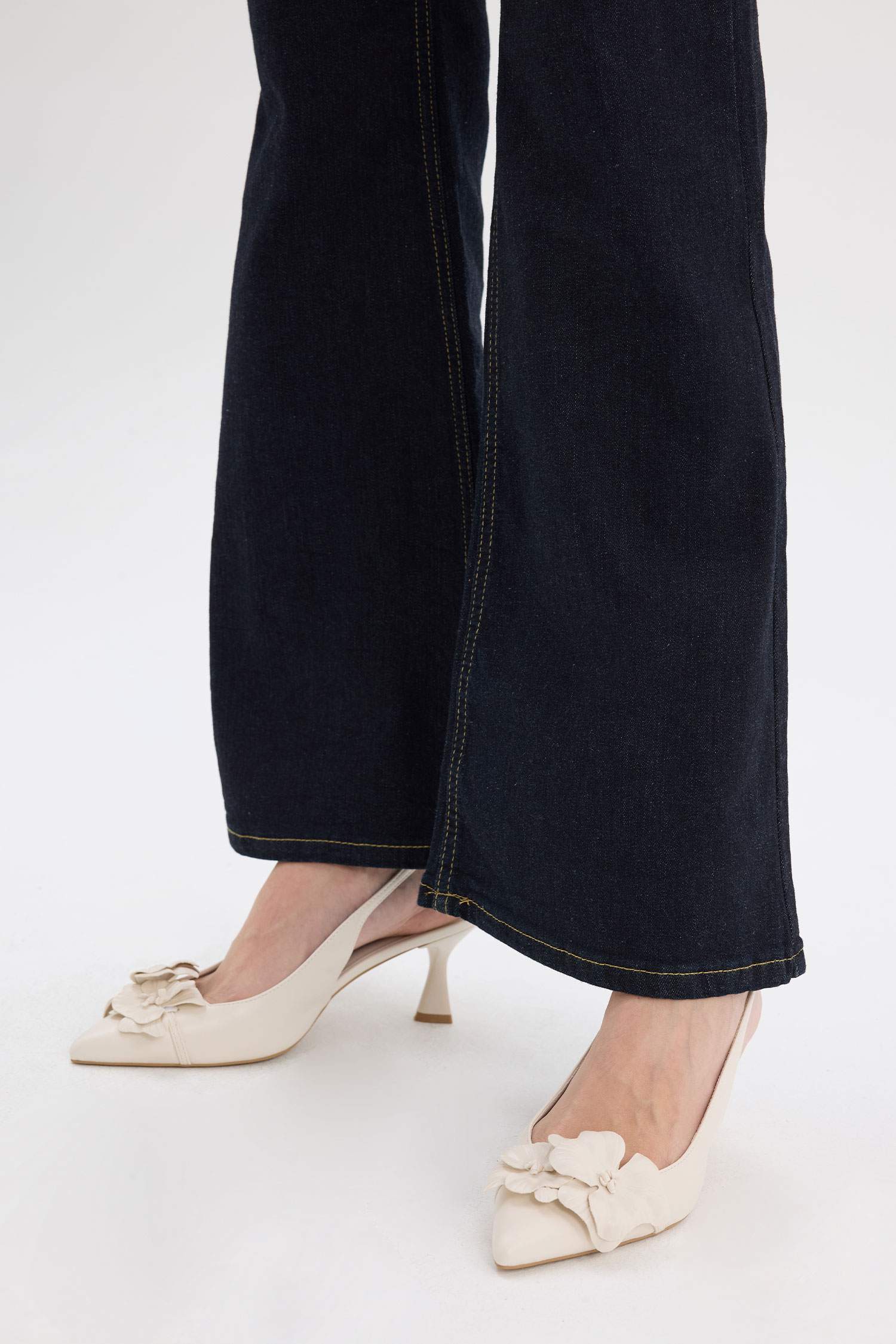 Woman Faux Leather Heeled Sandals