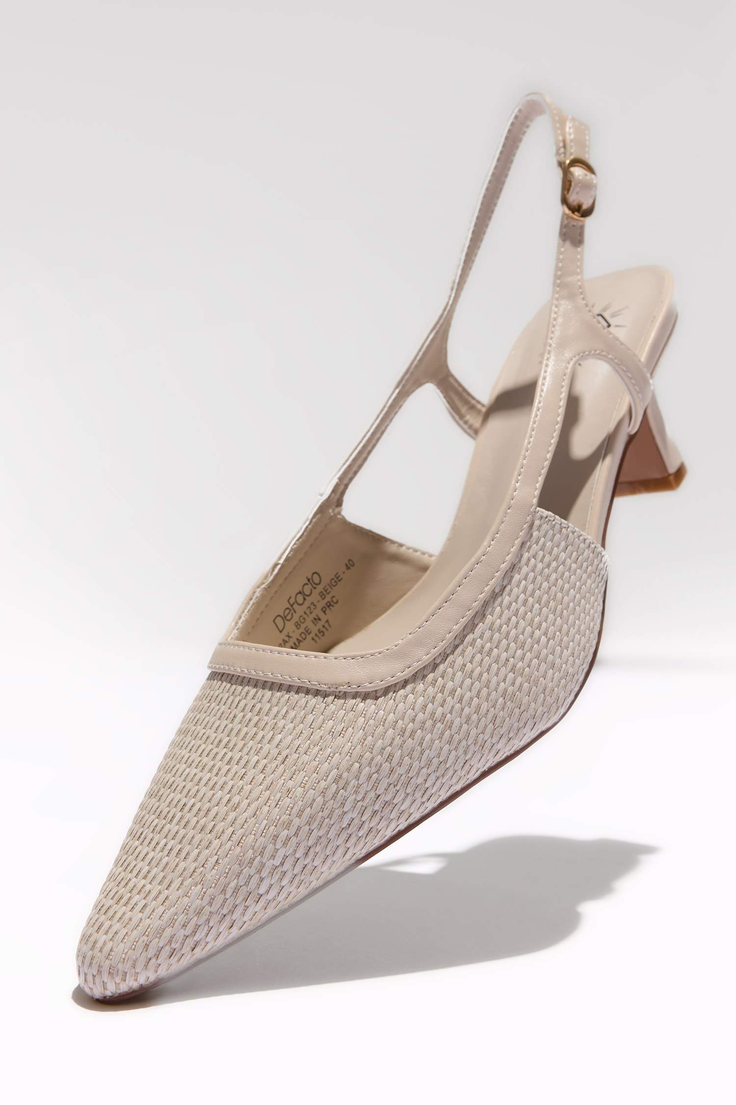 صندل حريمي بيج جلد صناعي بكعب عالي