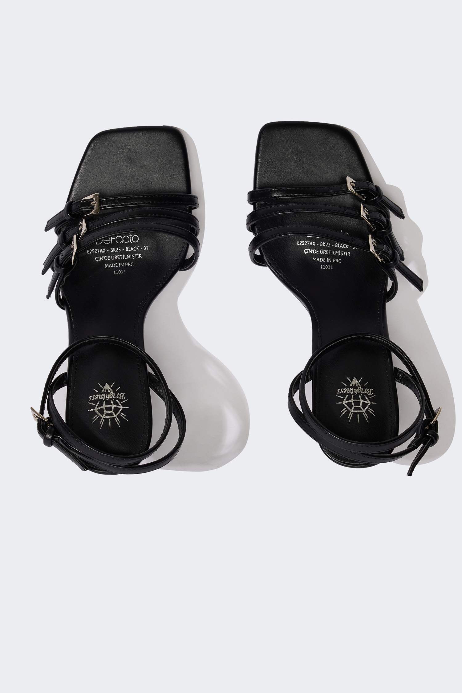 صندل حريمي بكعب سميك جلد صناعي أسود